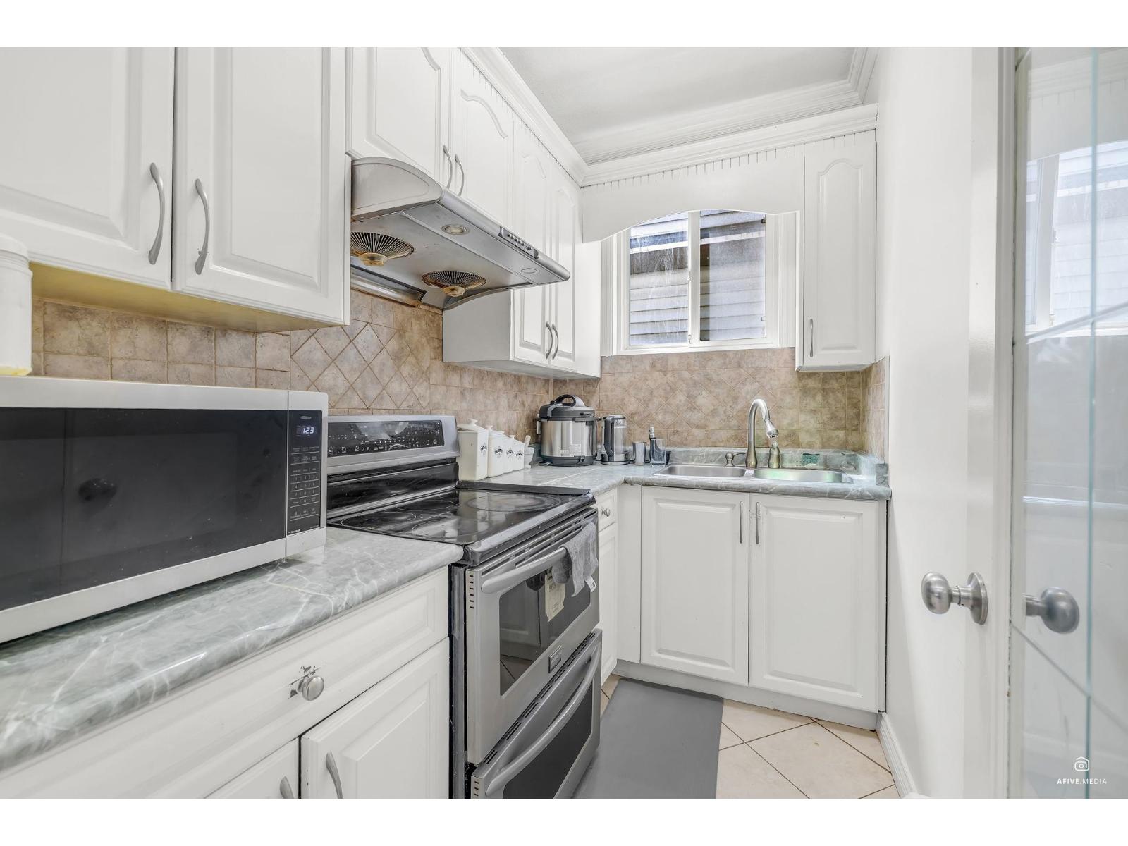 12168 96a Avenue, Surrey, British Columbia  V3V 7C3 - Photo 12 - R3041073