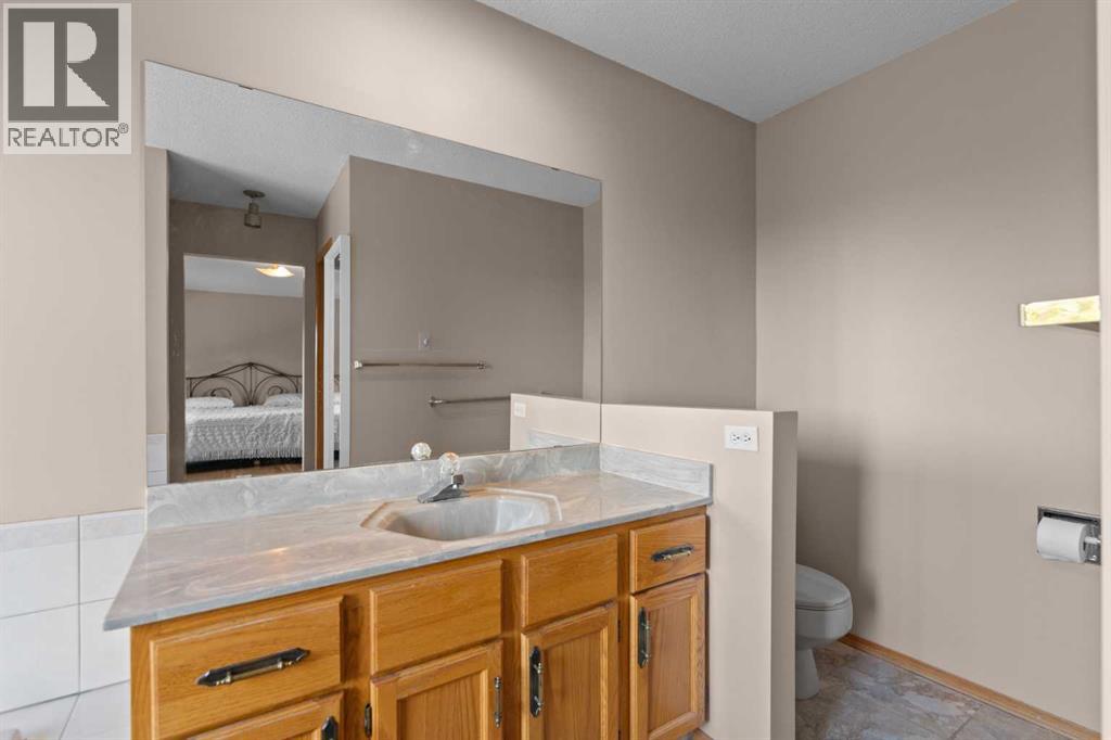 104 Hampshire Close Nw, Calgary, Alberta  T3A 4X9 - Photo 27 - A2267985