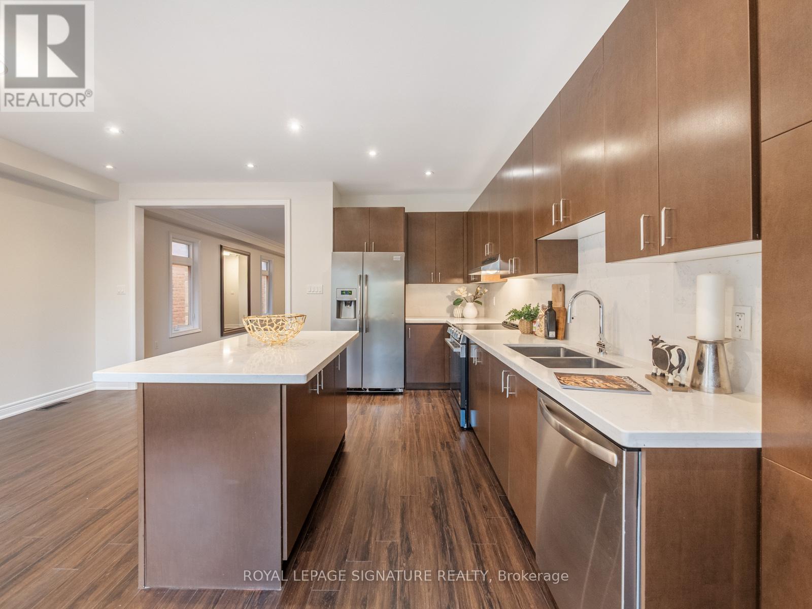 277 Bathurst Glen Drive, Vaughan, Ontario  L4J 9K8 - Photo 18 - N12569636