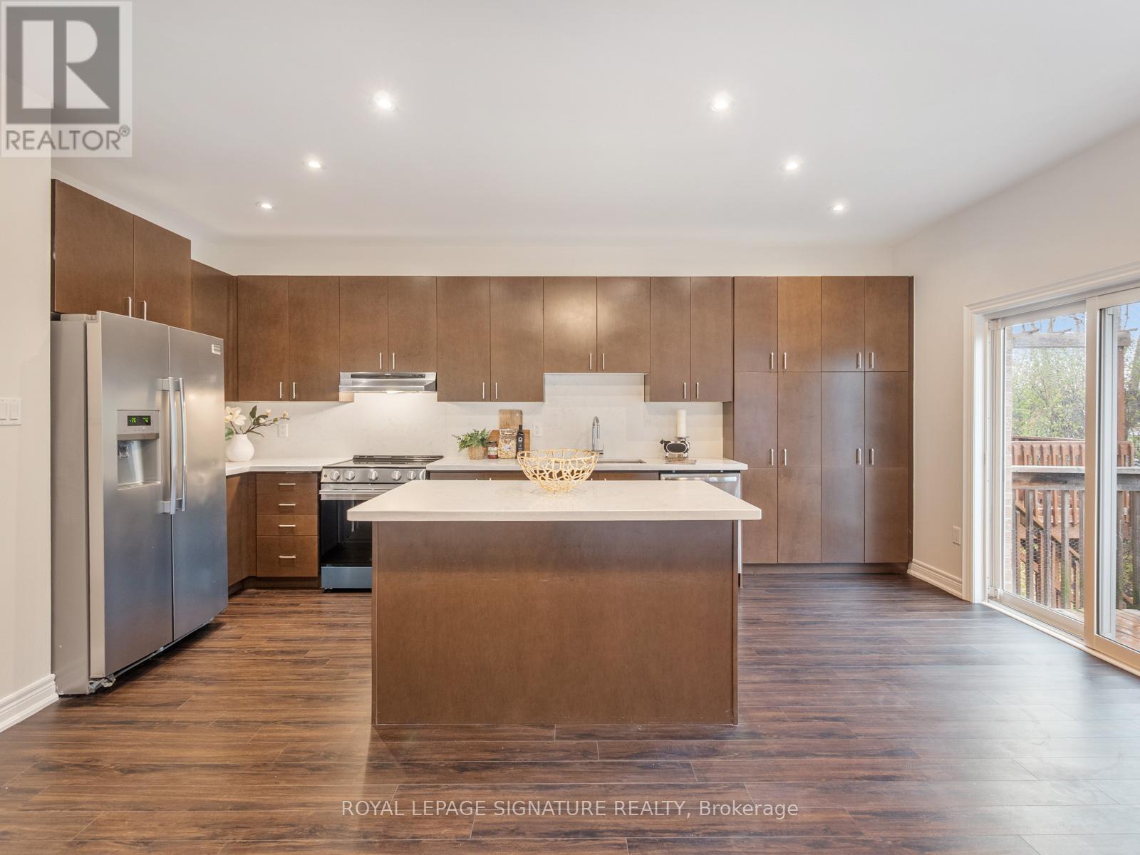 277 Bathurst Glen Drive, Vaughan, Ontario  L4J 9K8 - Photo 15 - N12569636