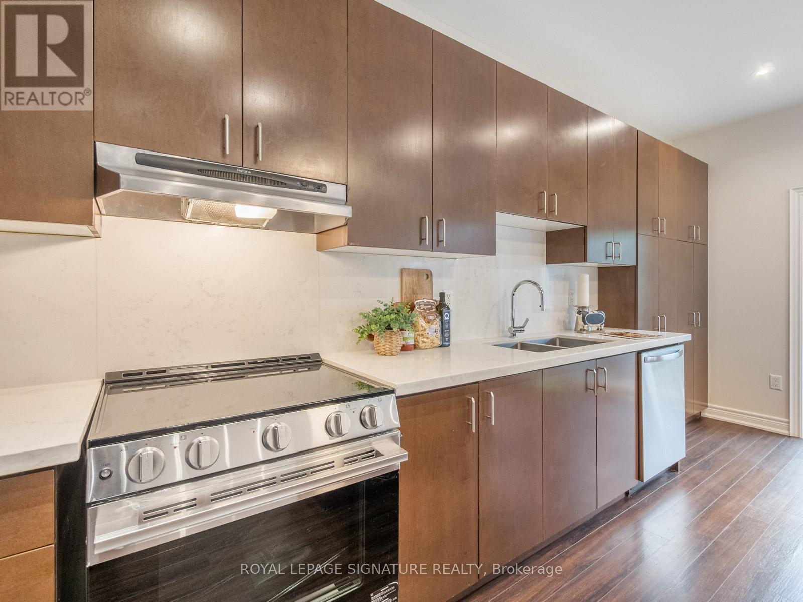 277 Bathurst Glen Drive, Vaughan, Ontario  L4J 9K8 - Photo 22 - N12569636