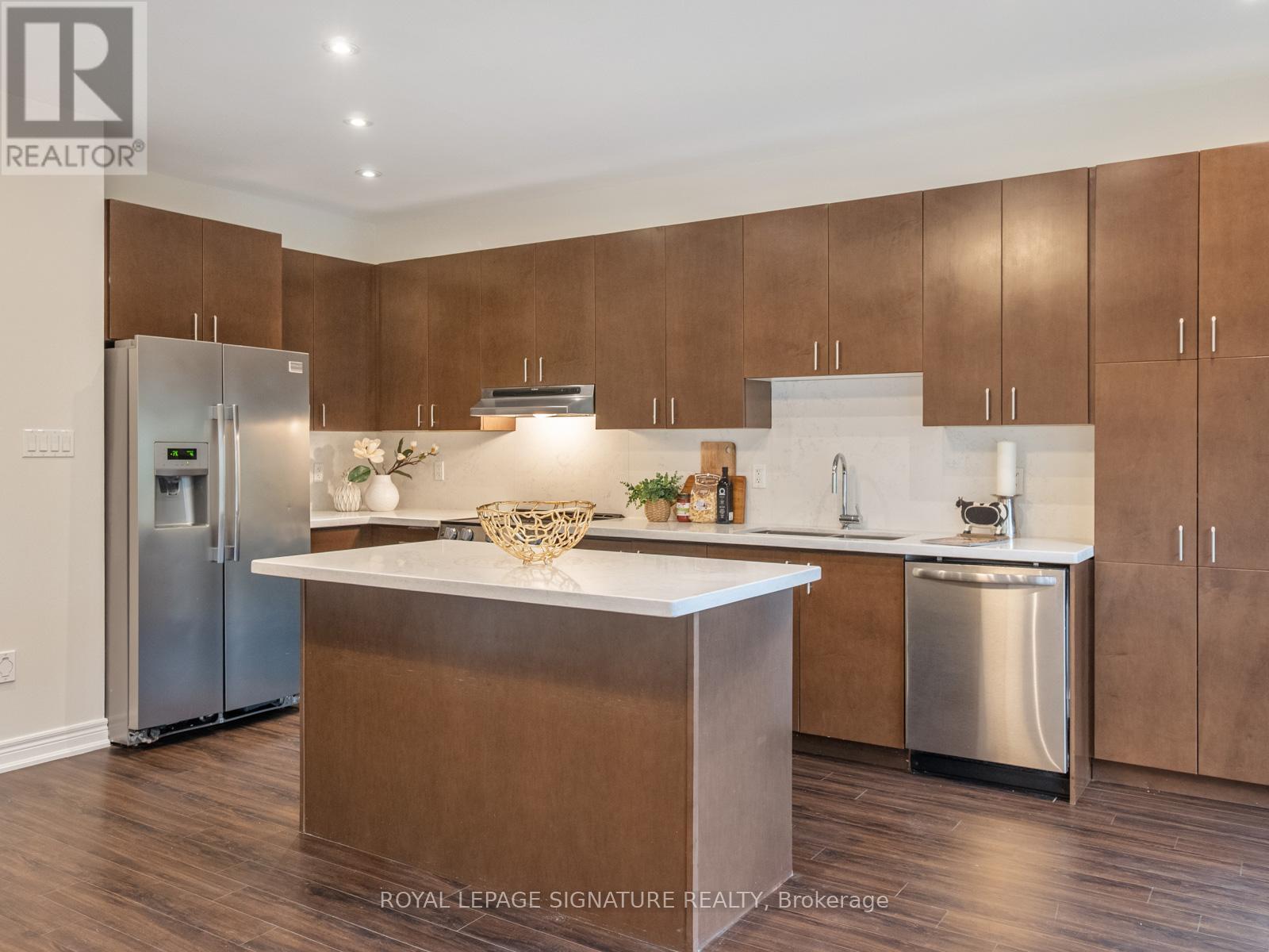 277 Bathurst Glen Drive, Vaughan, Ontario  L4J 9K8 - Photo 17 - N12569636