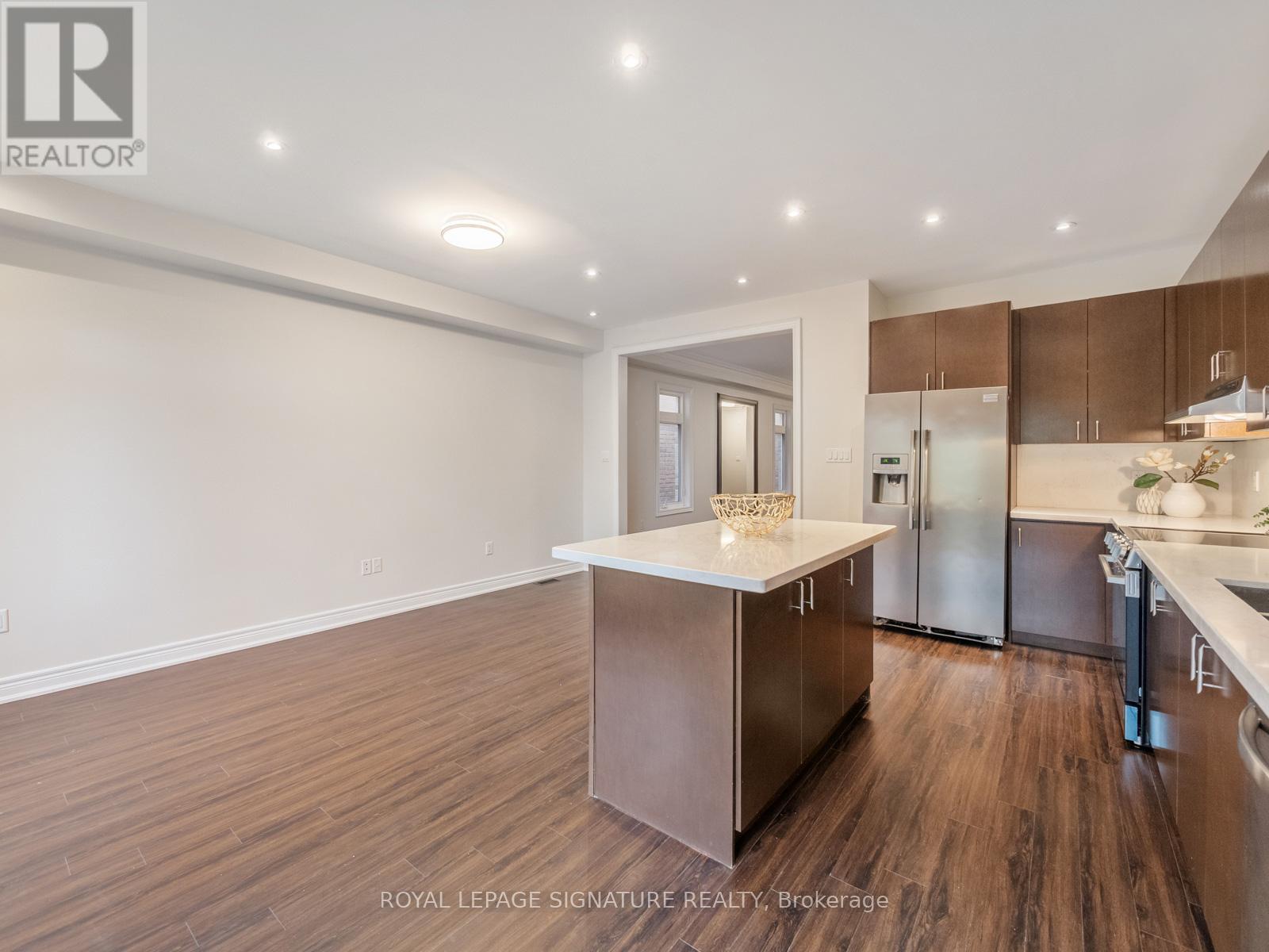 277 Bathurst Glen Drive, Vaughan, Ontario  L4J 9K8 - Photo 20 - N12569636