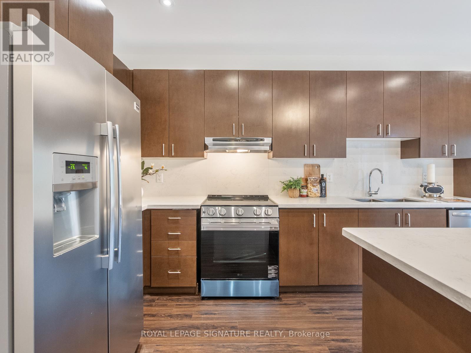 277 Bathurst Glen Drive, Vaughan, Ontario  L4J 9K8 - Photo 21 - N12569636