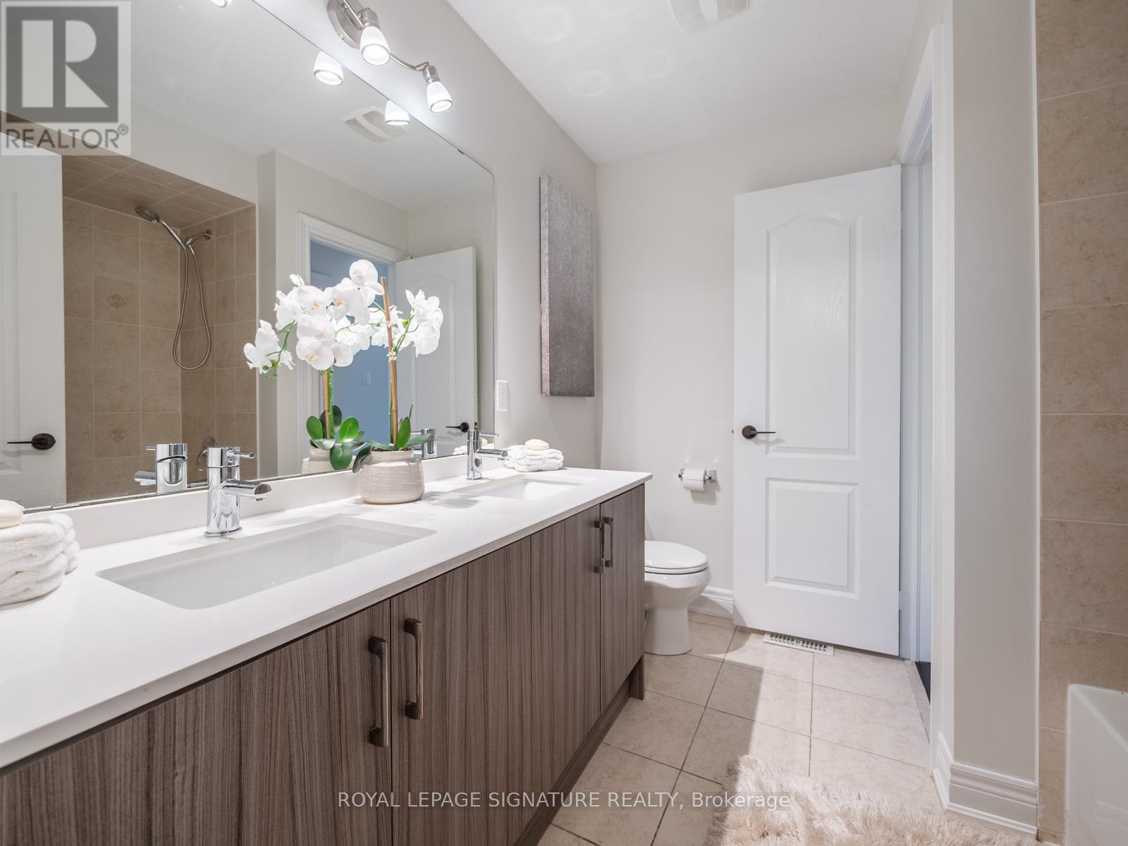 277 Bathurst Glen Drive, Vaughan, Ontario  L4J 9K8 - Photo 32 - N12569636