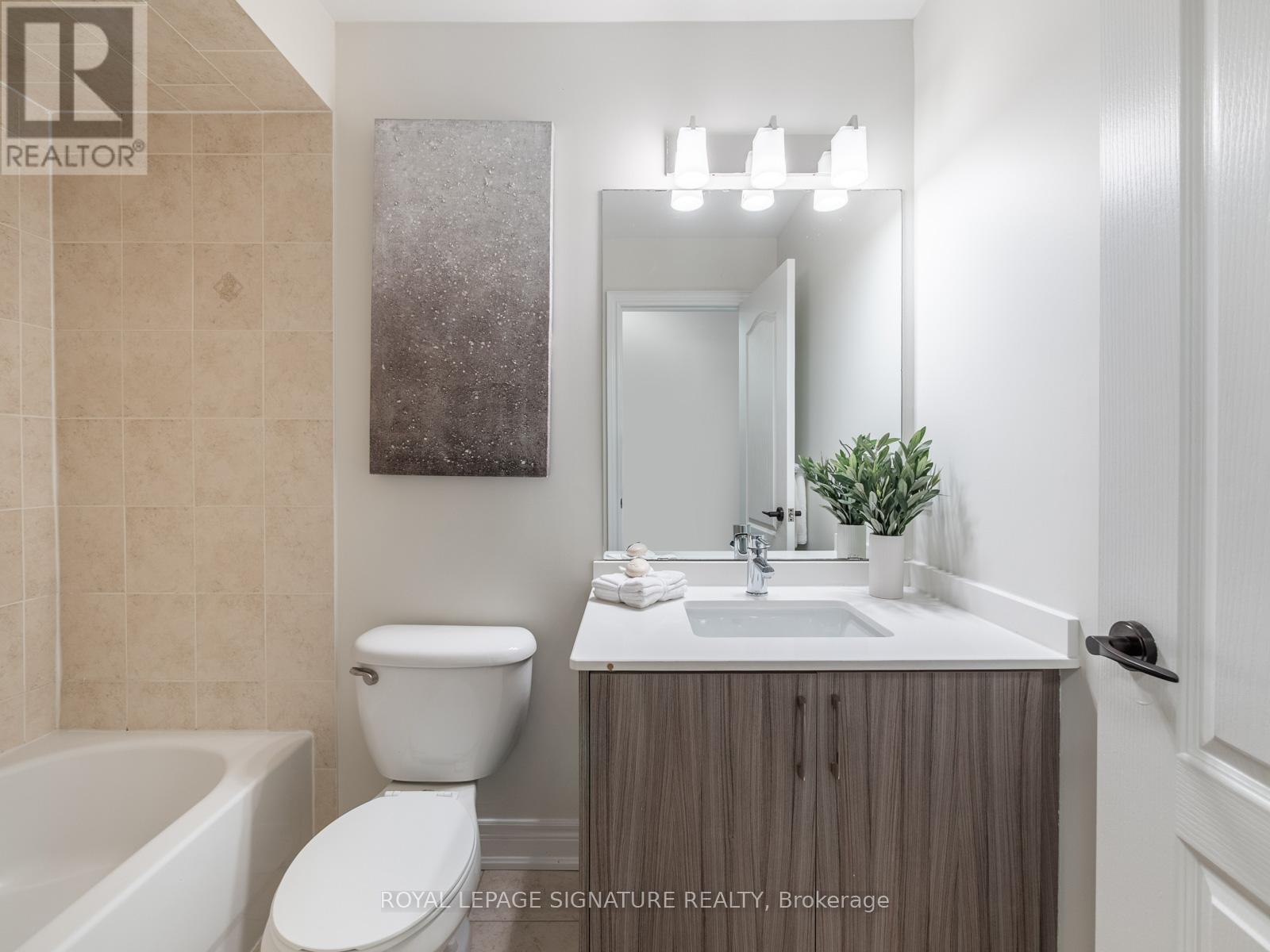 277 Bathurst Glen Drive, Vaughan, Ontario  L4J 9K8 - Photo 35 - N12569636