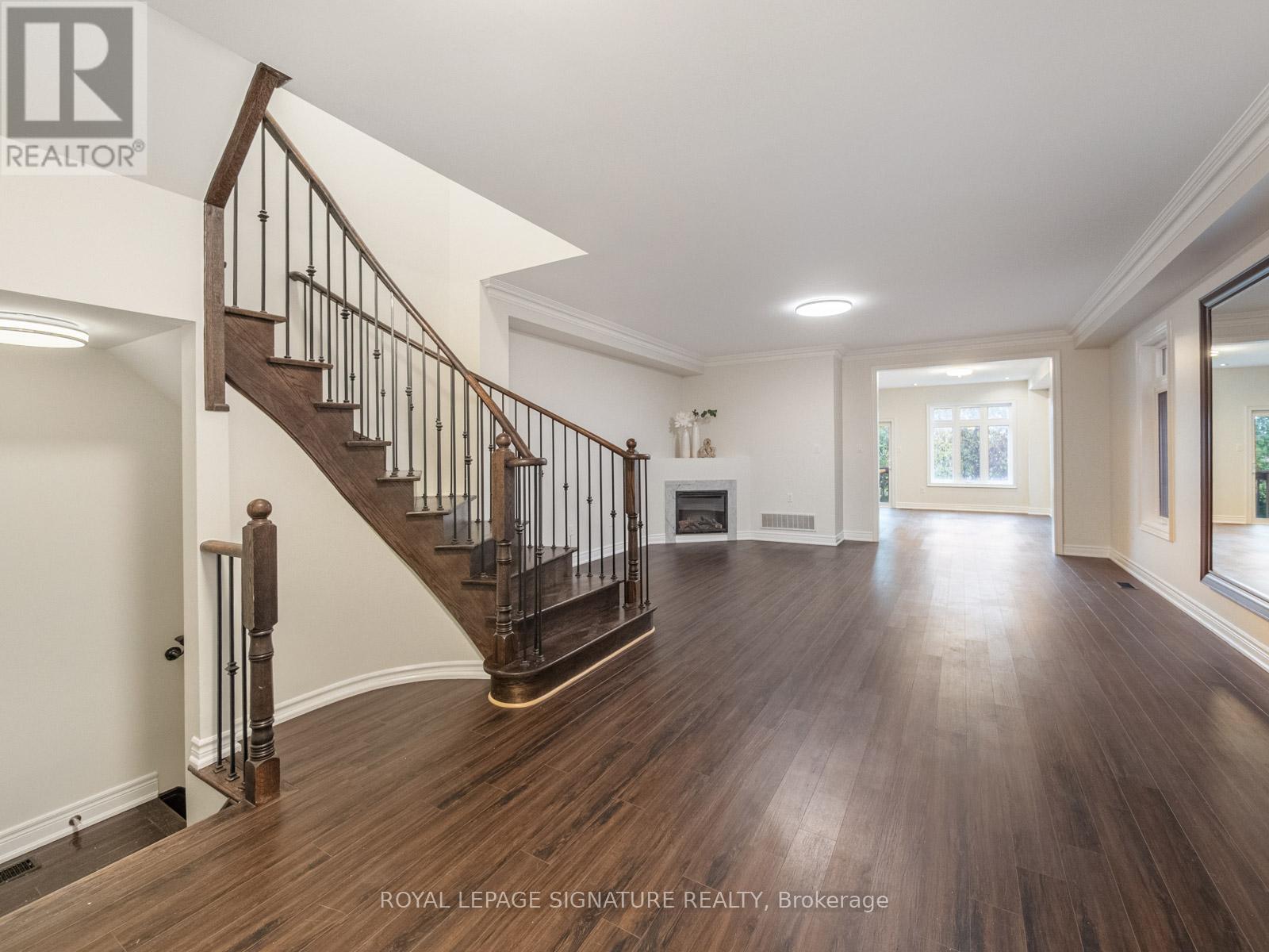 277 Bathurst Glen Drive, Vaughan, Ontario  L4J 9K8 - Photo 4 - N12569636