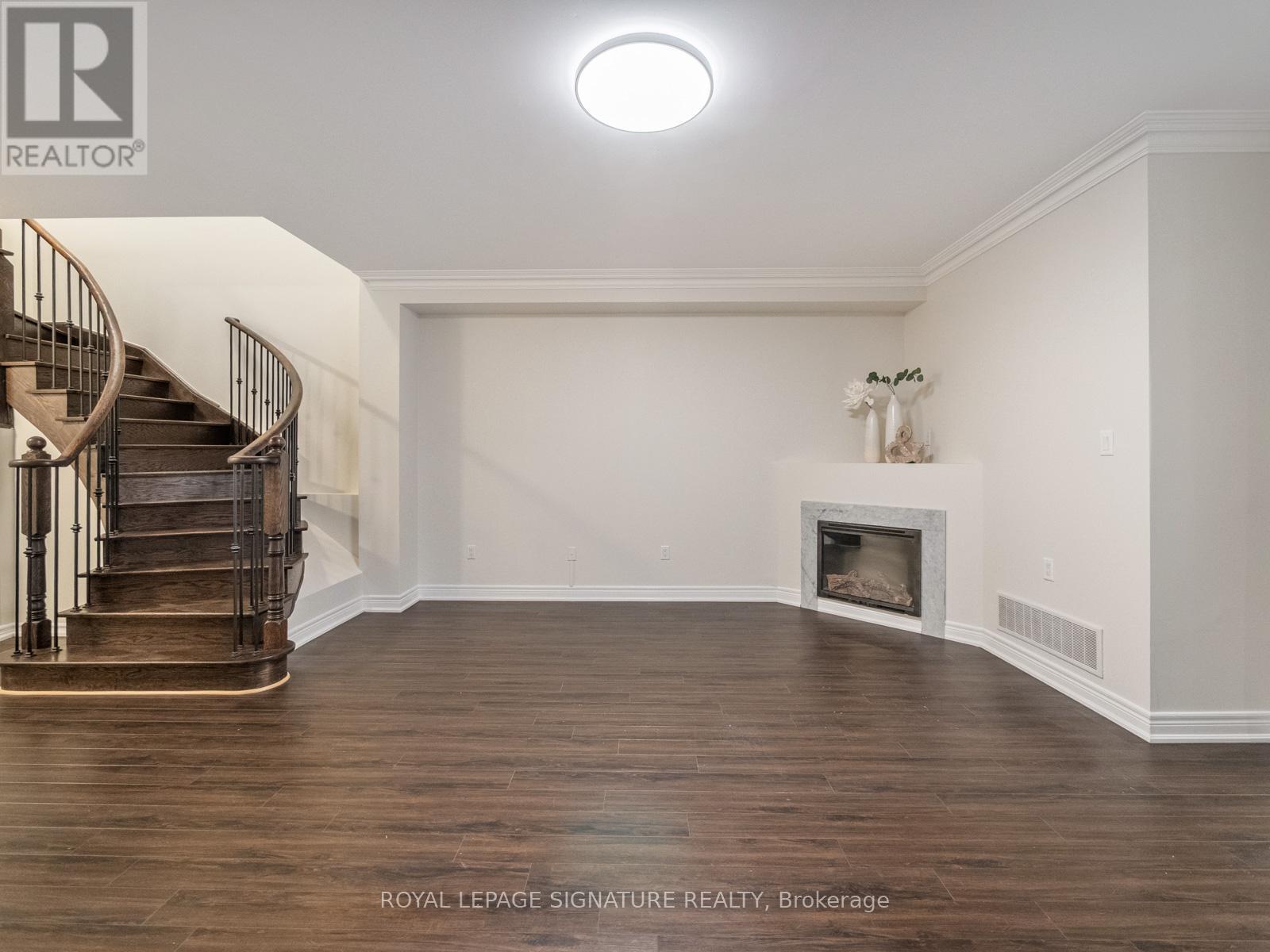 277 Bathurst Glen Drive, Vaughan, Ontario  L4J 9K8 - Photo 7 - N12569636