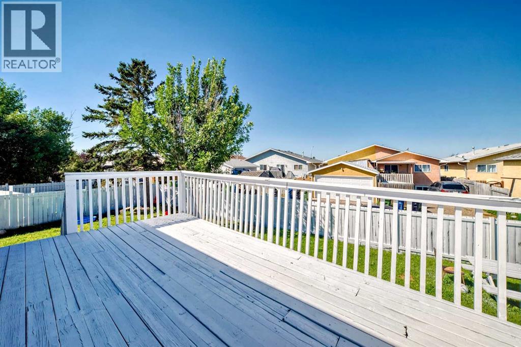 52 Martinglen Place Ne, Calgary, Alberta  T3J 3J1 - Photo 12 - A2256502