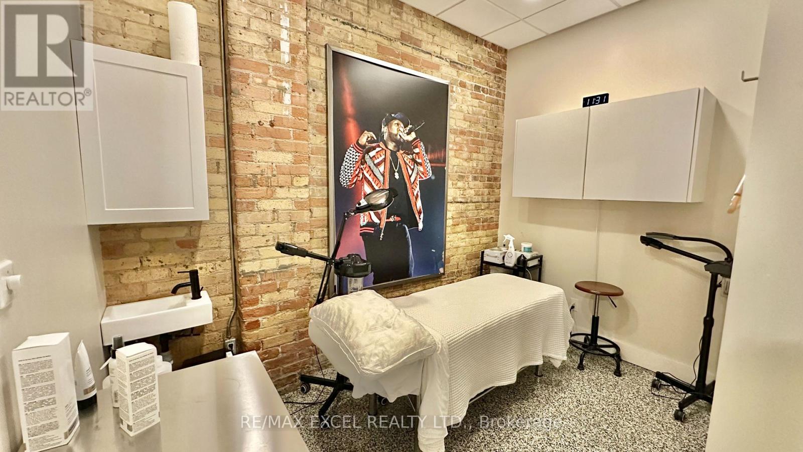 Main #2 - 685 Queen Street W, Toronto, Ontario  M6J 1E6 - Photo 3 - C12544368