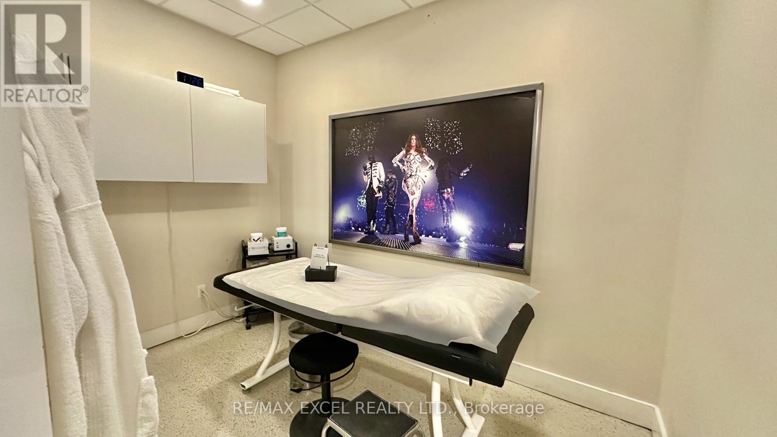 Main #2 - 685 Queen Street W, Toronto, Ontario  M6J 1E6 - Photo 4 - C12544368