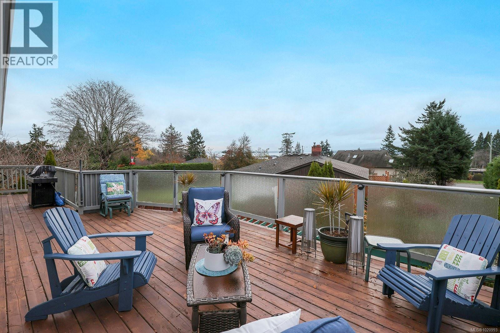 2143 Cooke Ave, Comox, British Columbia