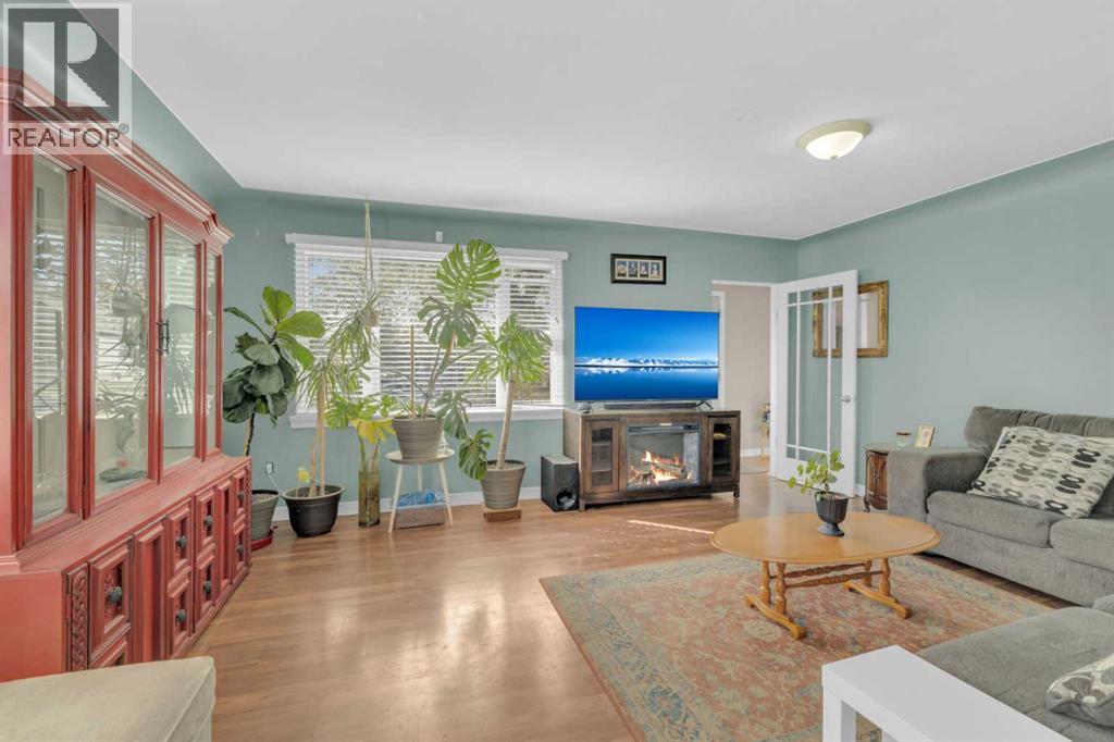 5006 55 Avenue, Ponoka, Alberta  T4J 1H3 - Photo 8 - A2258795