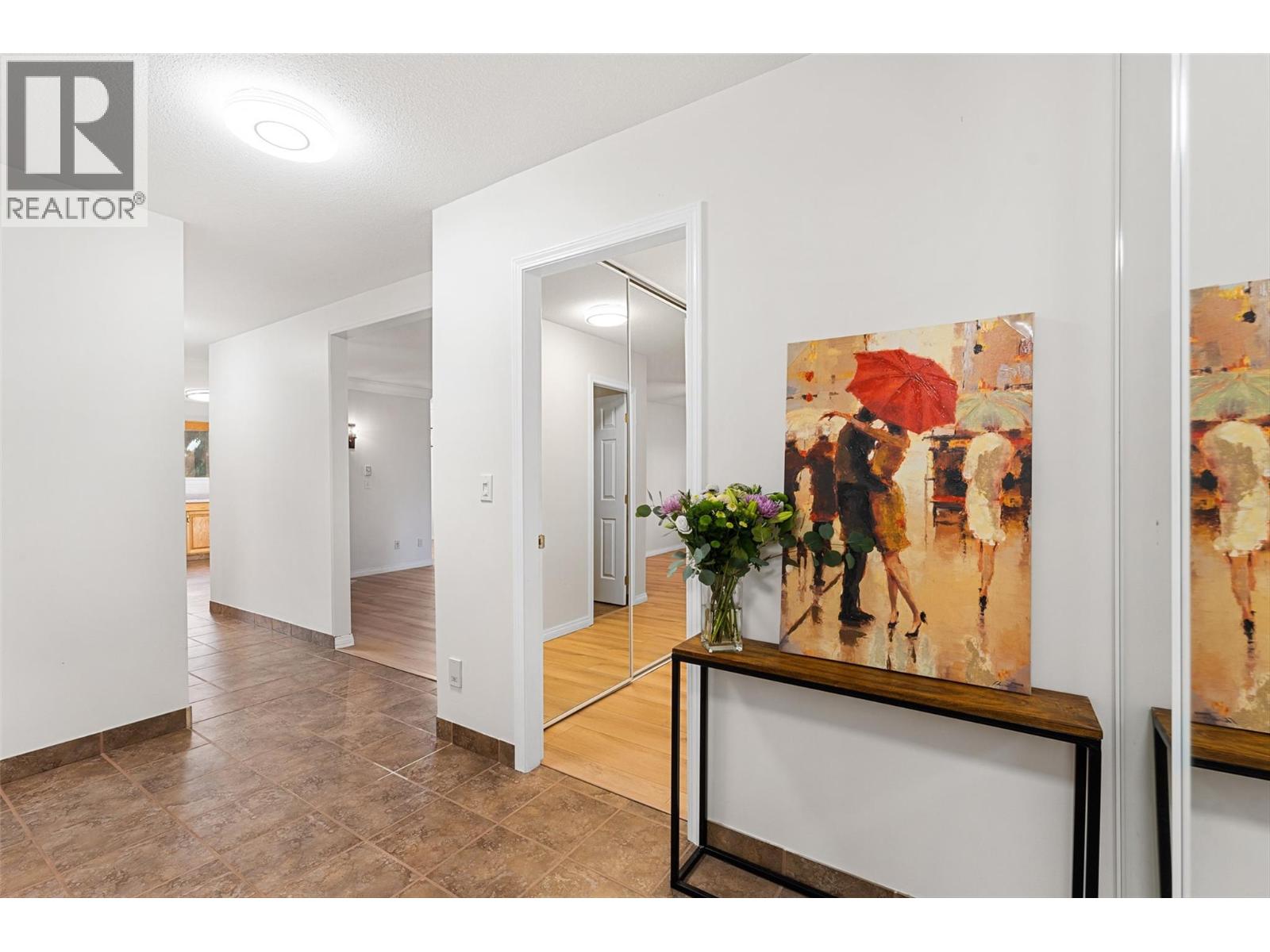 1055 Lawrence Avenue Unit# 210, Kelowna, British Columbia  V1Y 6M3 - Photo 3 - 10369762