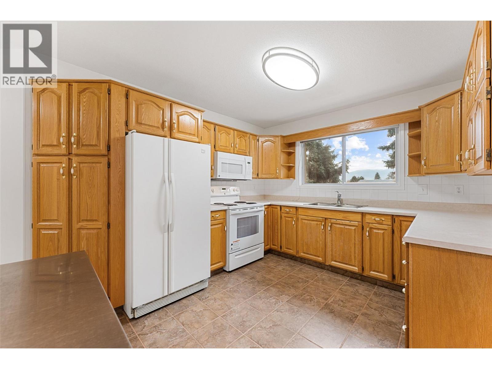 1055 Lawrence Avenue Unit# 210, Kelowna, British Columbia  V1Y 6M3 - Photo 14 - 10369762