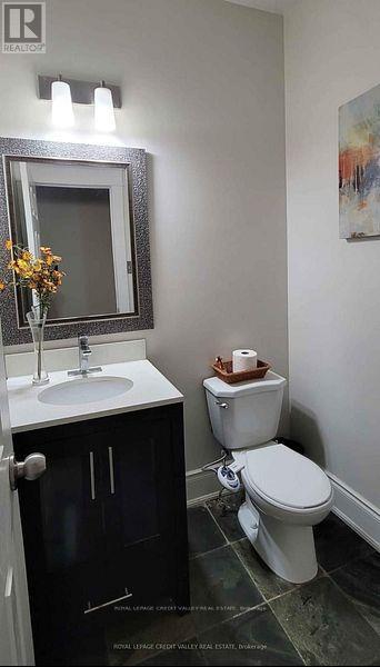 31 Crown Victoria Dr Drive W, Brampton, Ontario L7A 3C6 - Photo 7 - W12569790