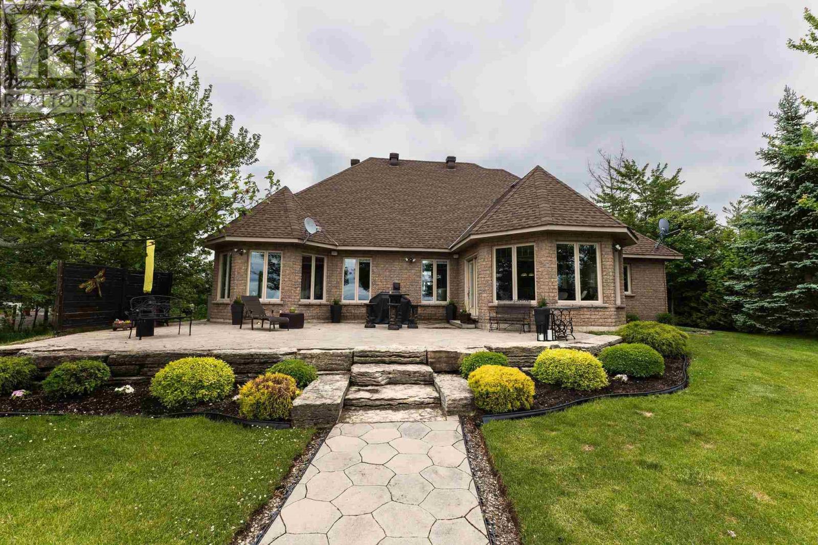 857 Sunnyside Beach Rd, Sault Ste. Marie, Ontario  P6A 6K4 - Photo 3 - SM252833