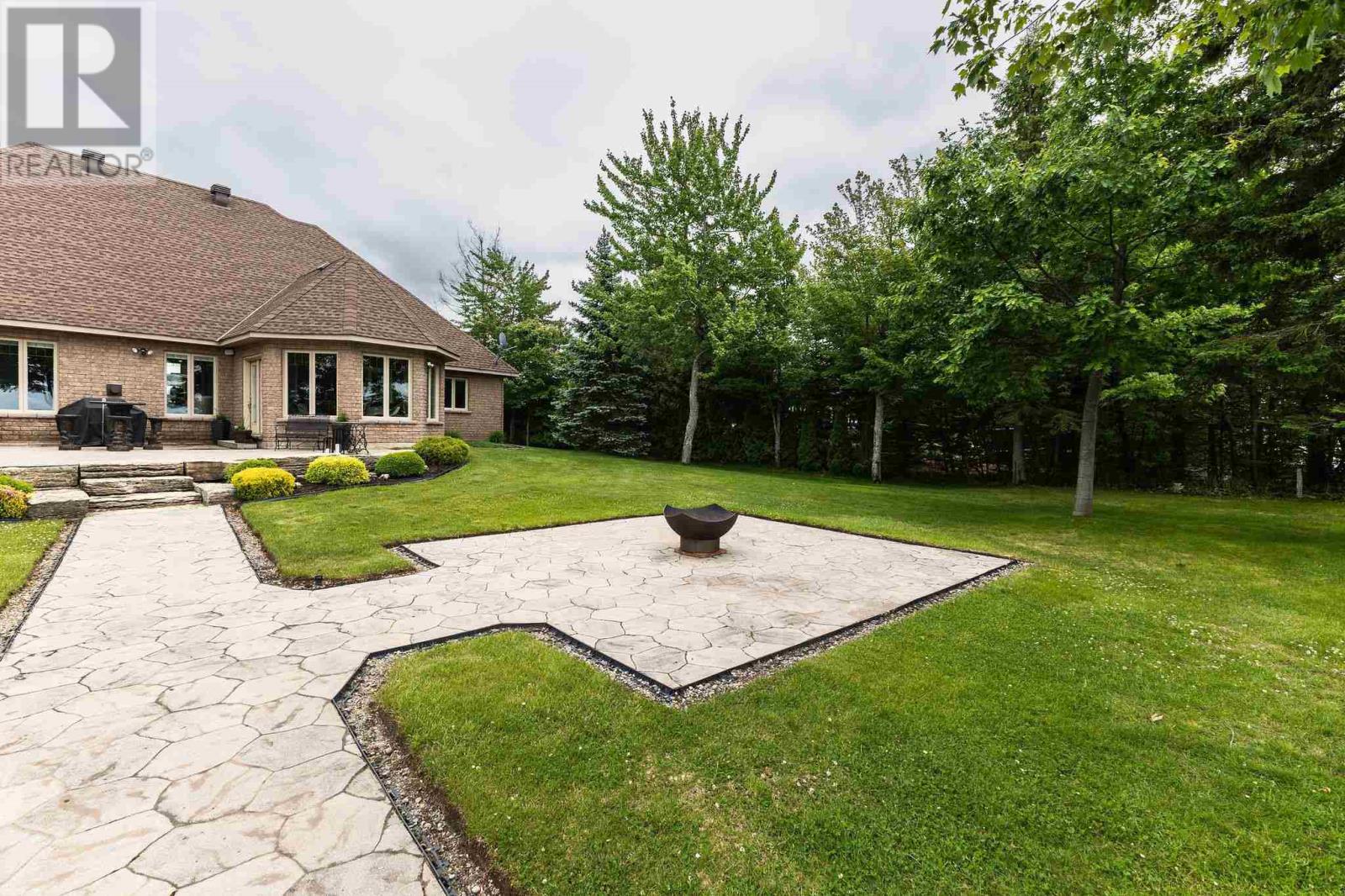 857 Sunnyside Beach Rd, Sault Ste. Marie, Ontario  P6A 6K4 - Photo 4 - SM252833