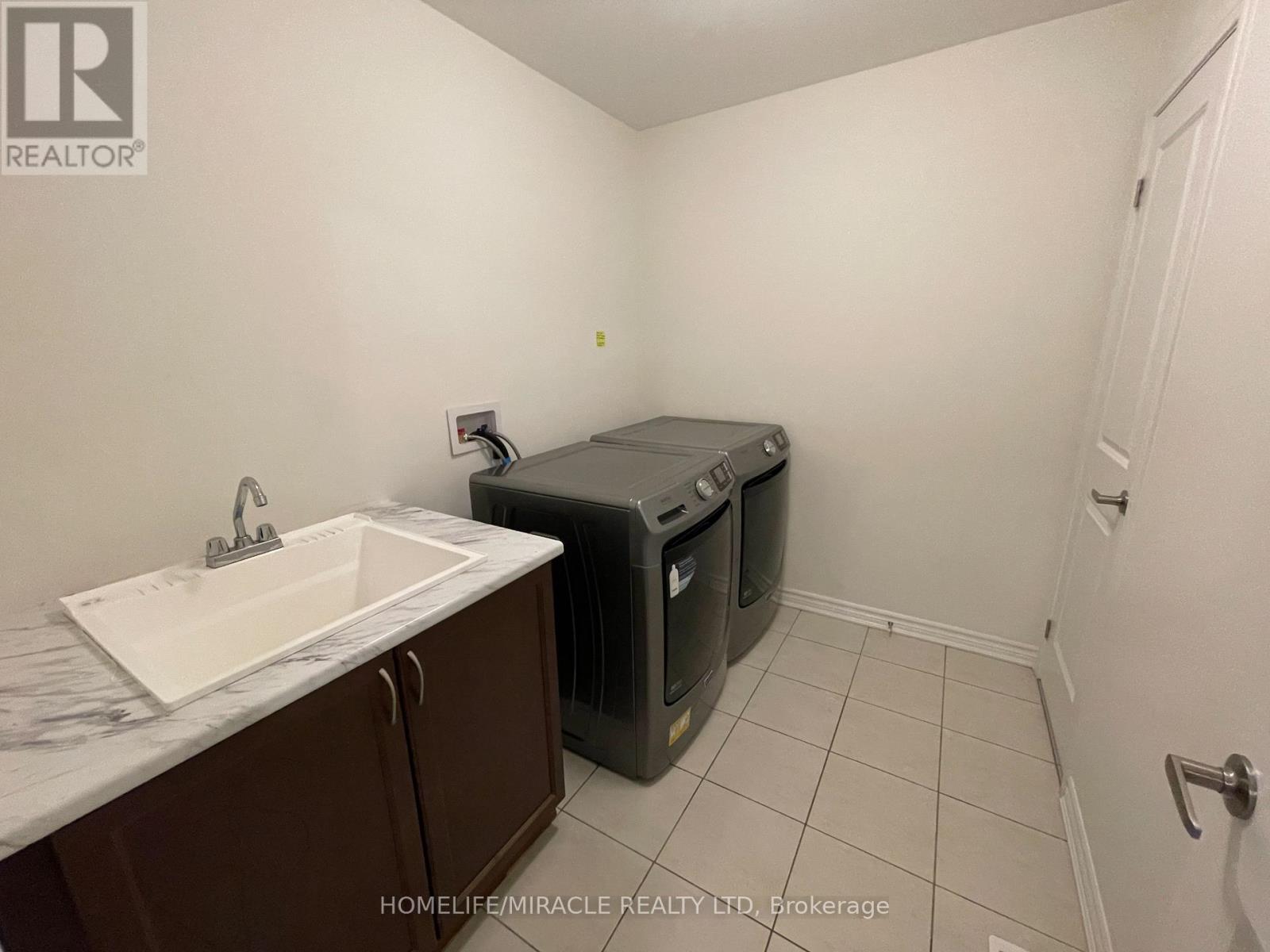 56 Circus Crescent, Brampton, Ontario  L7A 5E3 - Photo 14 - W12524556