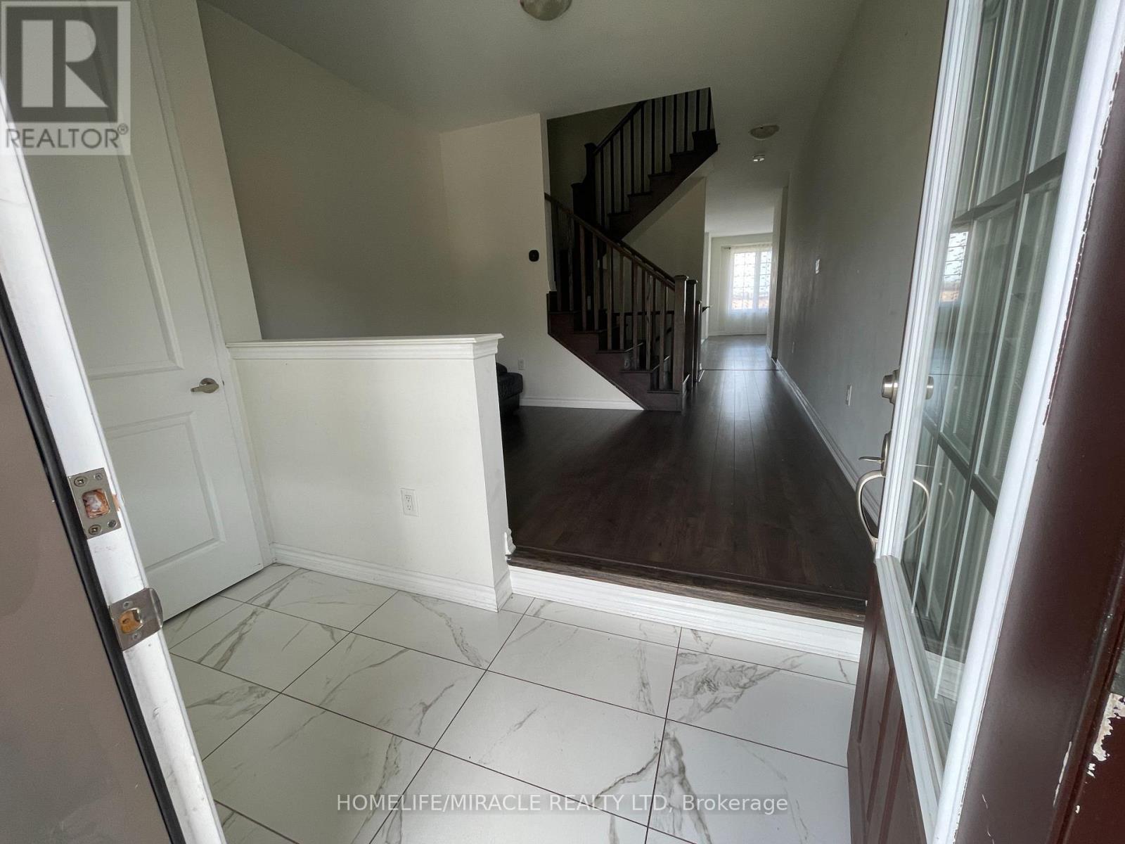 56 Circus Crescent, Brampton, Ontario  L7A 5E3 - Photo 3 - W12524556