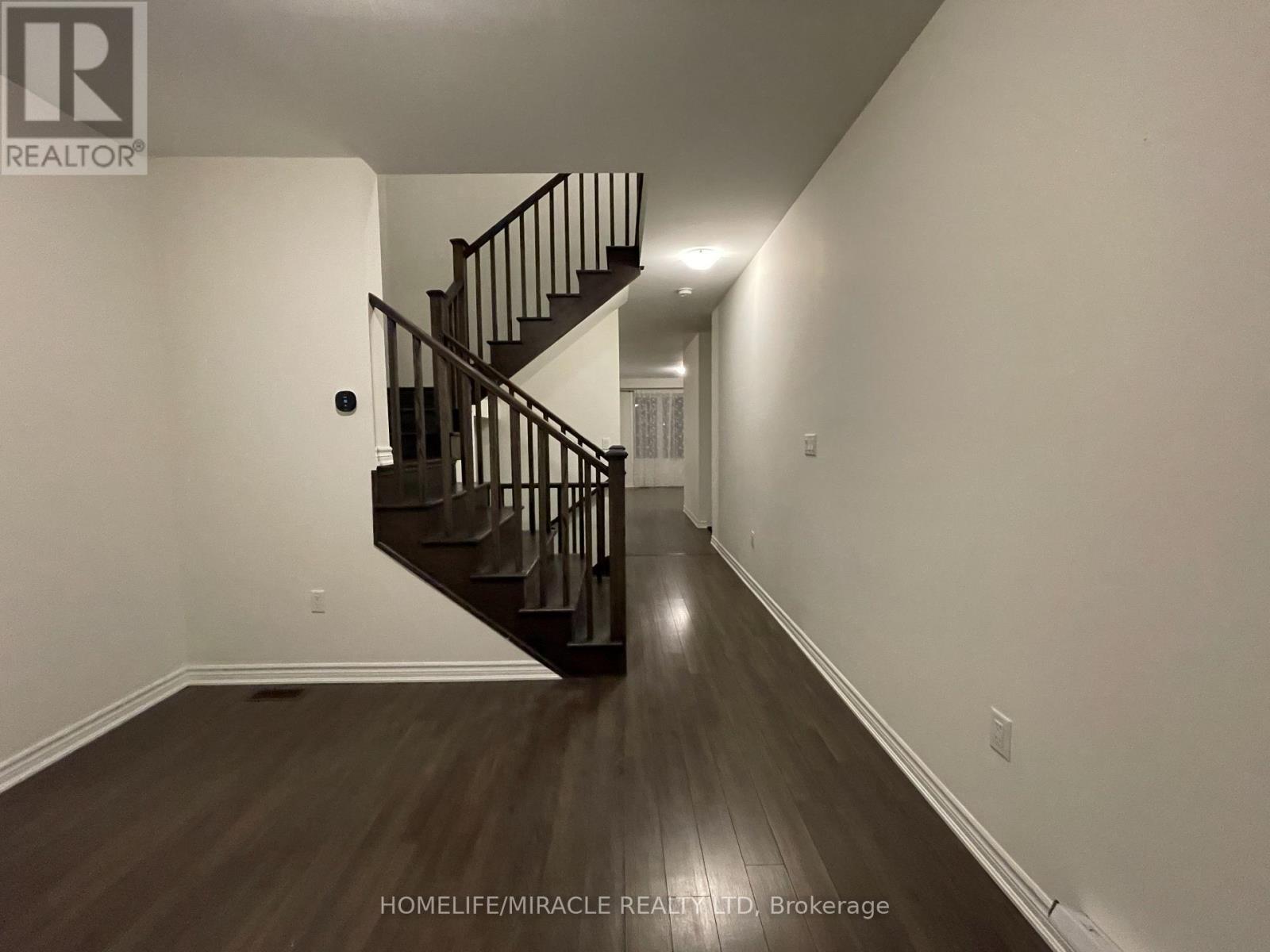 56 Circus Crescent, Brampton, Ontario  L7A 5E3 - Photo 5 - W12524556