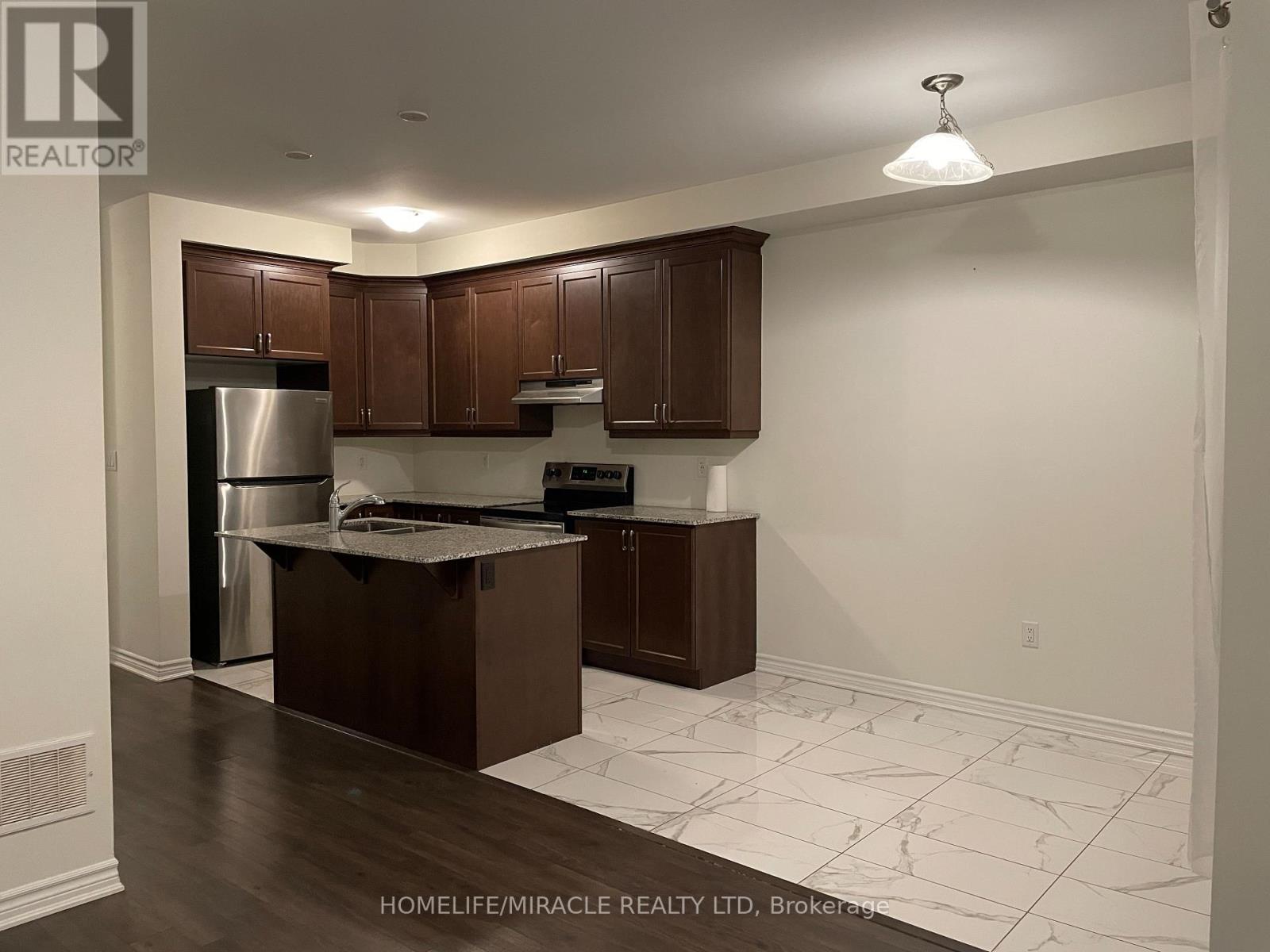 56 Circus Crescent, Brampton, Ontario  L7A 5E3 - Photo 7 - W12524556