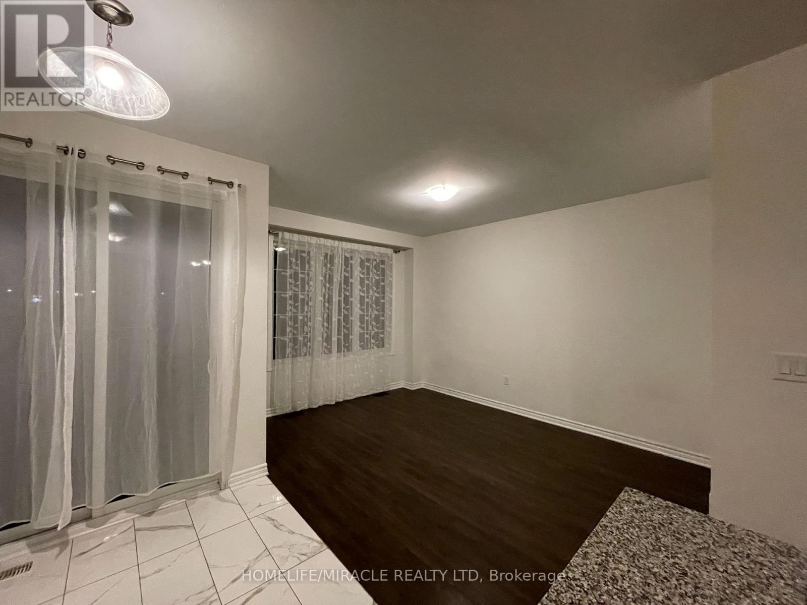 56 Circus Crescent, Brampton, Ontario  L7A 5E3 - Photo 8 - W12524556