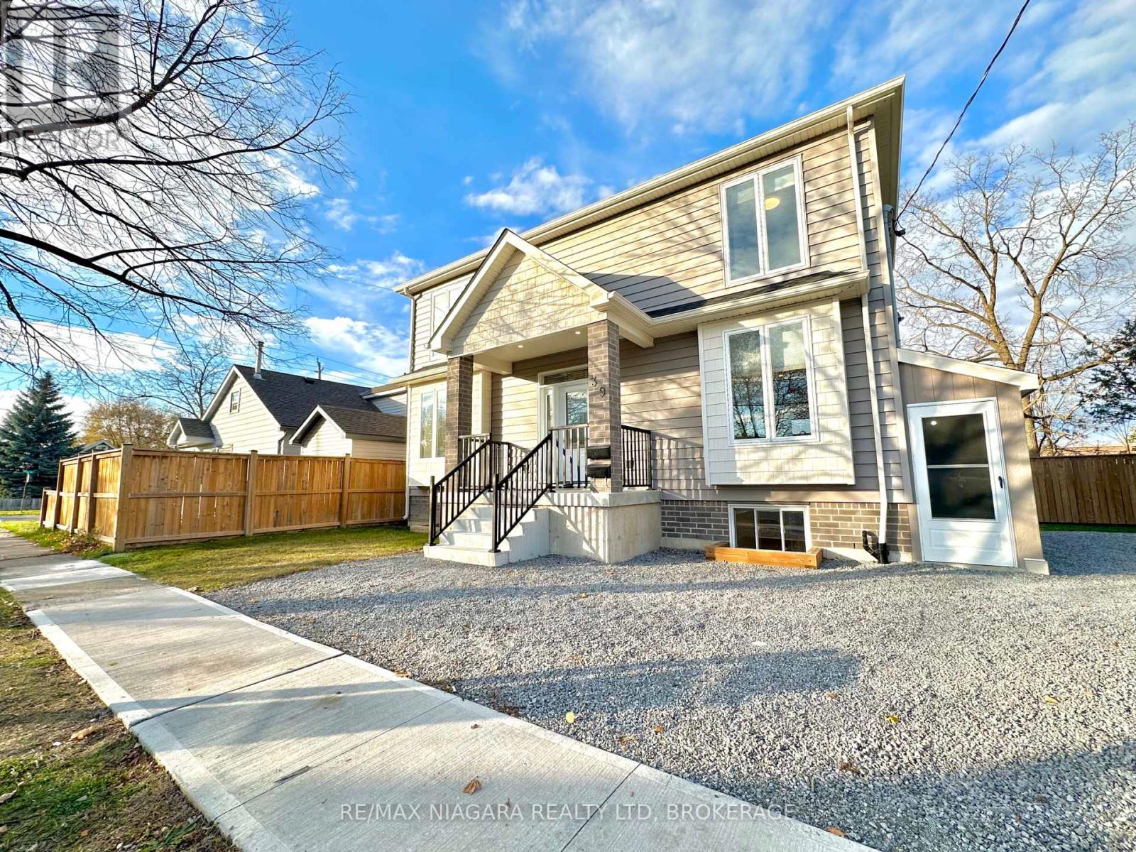 LOWER - 39 GROVE AVENUE, St. Catharines, Ontario