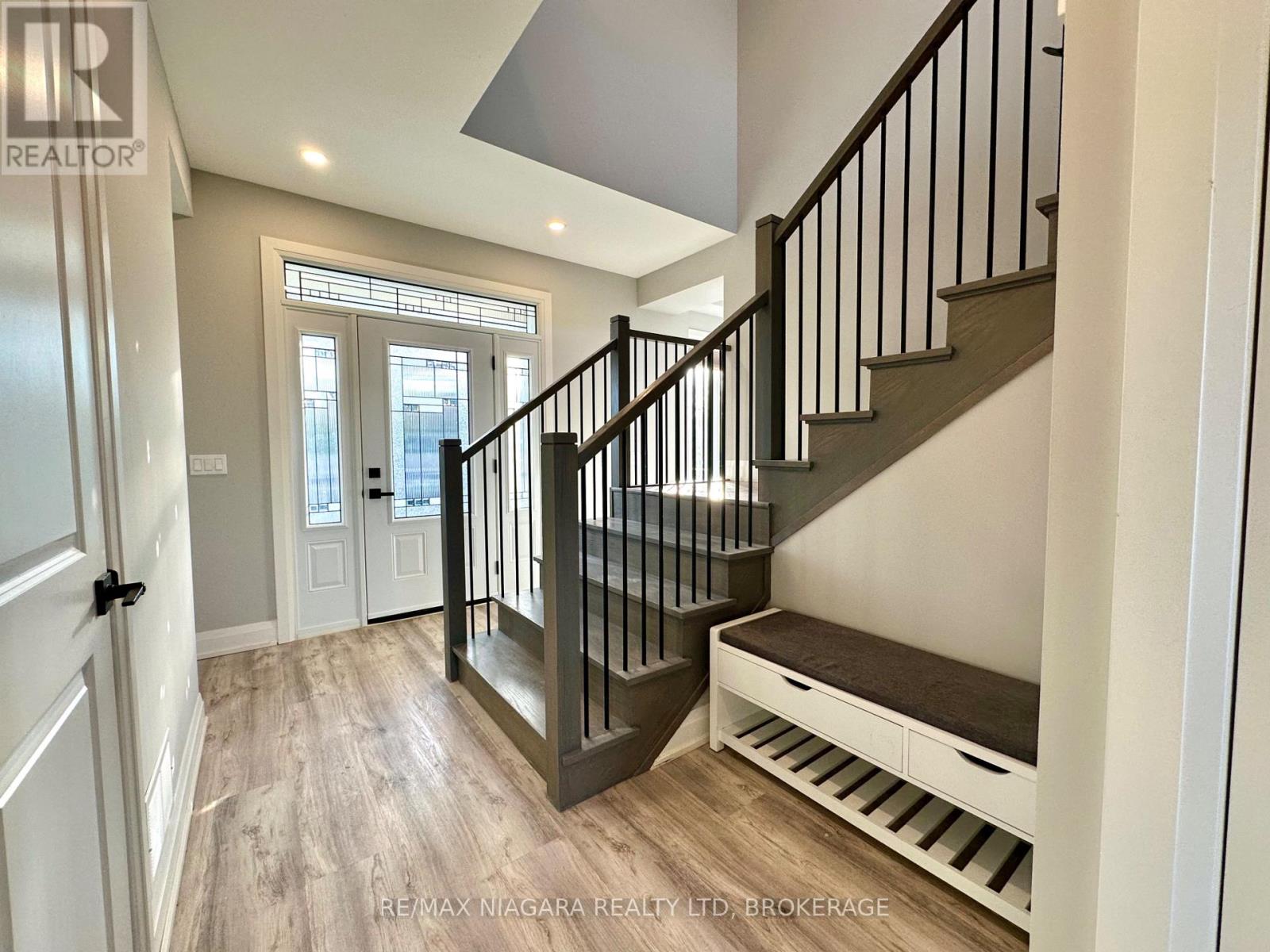 Main - 39 Grove Avenue, St. Catharines, Ontario  L2P 1C5 - Photo 11 - X12569810