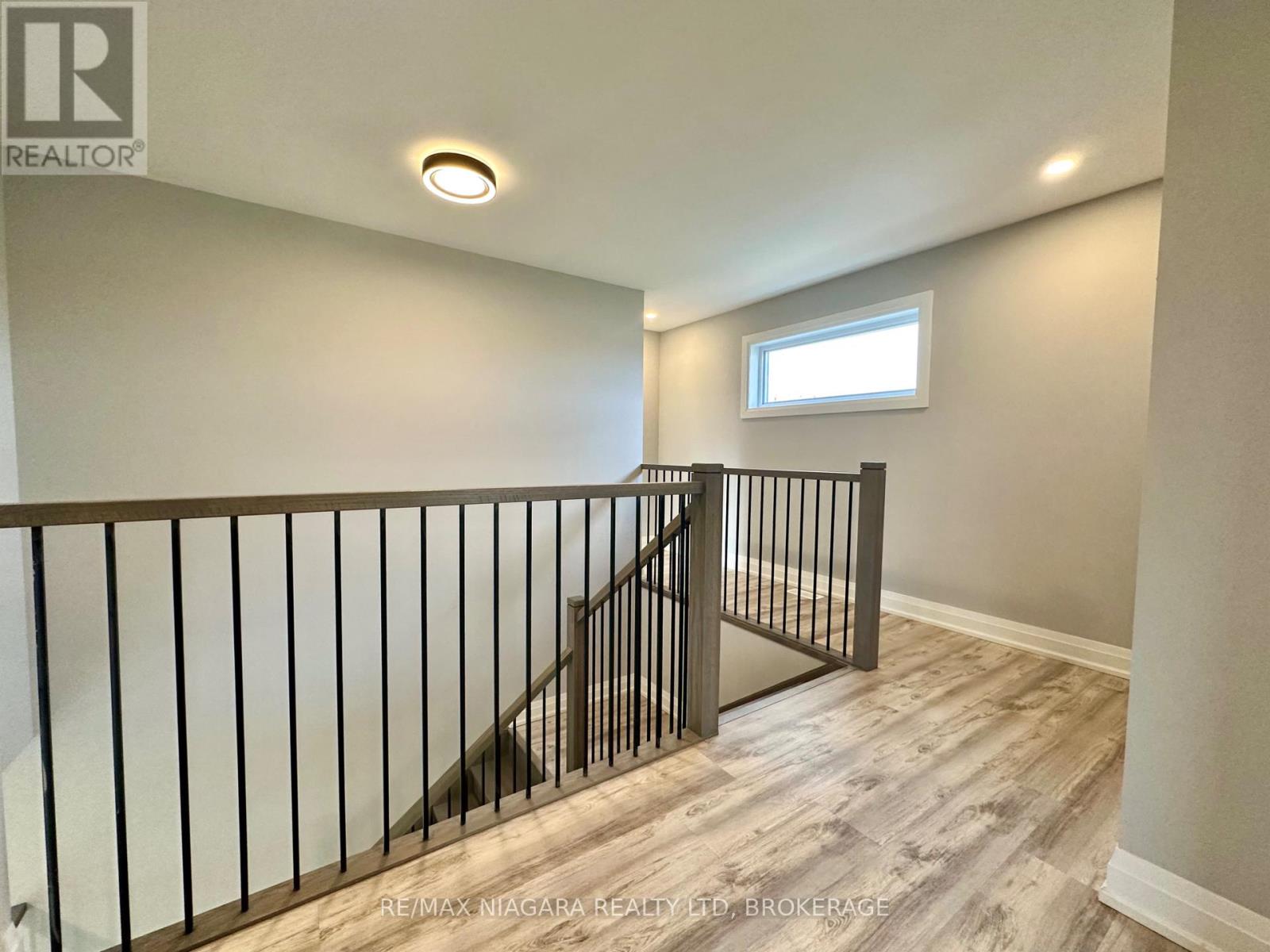 Main - 39 Grove Avenue, St. Catharines, Ontario  L2P 1C5 - Photo 12 - X12569810