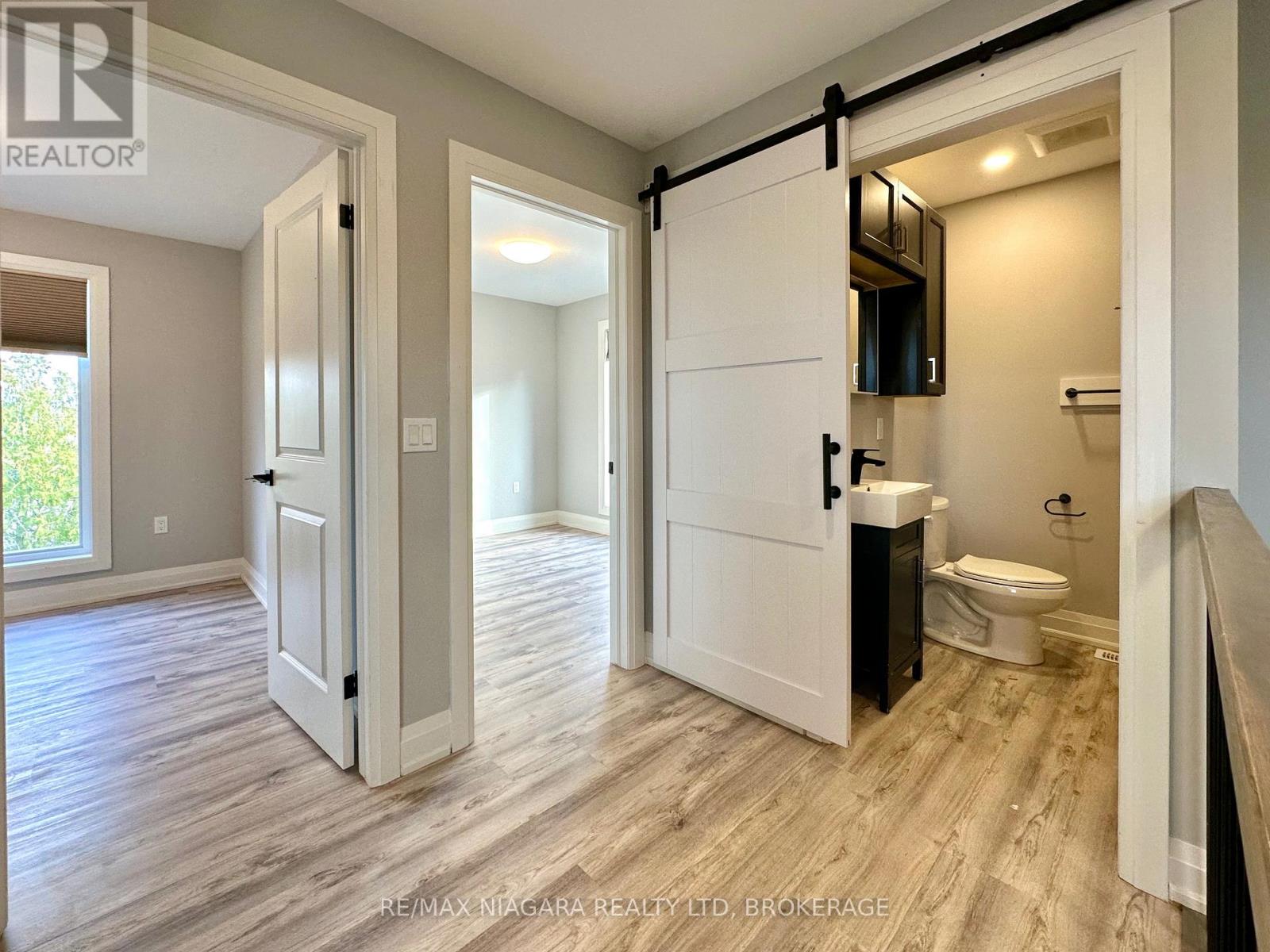 Main - 39 Grove Avenue, St. Catharines, Ontario  L2P 1C5 - Photo 13 - X12569810