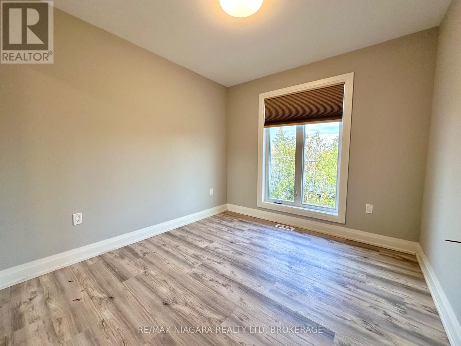 Main - 39 Grove Avenue, St. Catharines, Ontario  L2P 1C5 - Photo 14 - X12569810