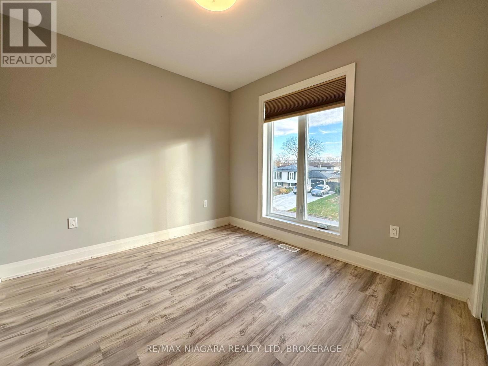 Main - 39 Grove Avenue, St. Catharines, Ontario  L2P 1C5 - Photo 15 - X12569810