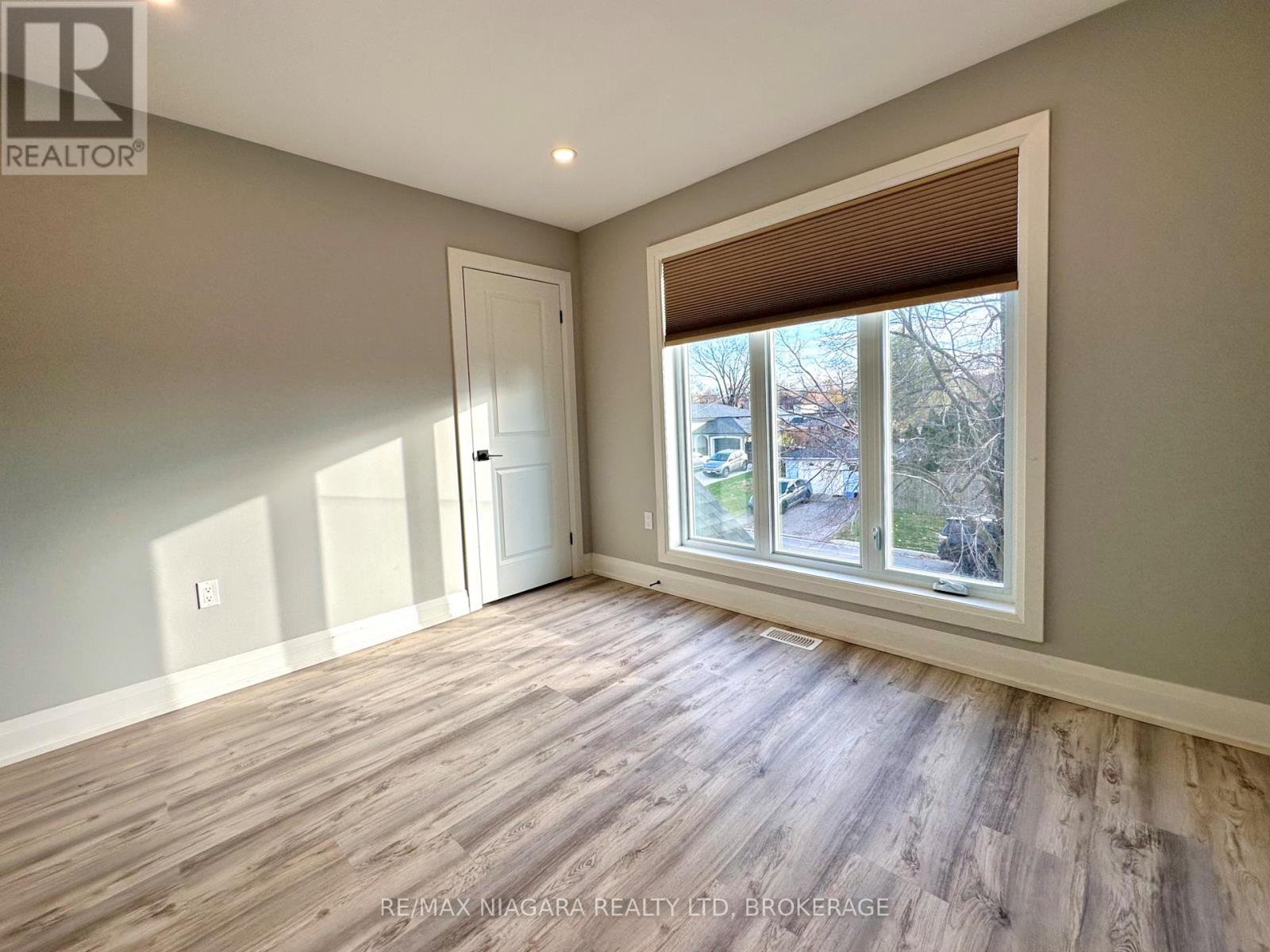 Main - 39 Grove Avenue, St. Catharines, Ontario  L2P 1C5 - Photo 17 - X12569810