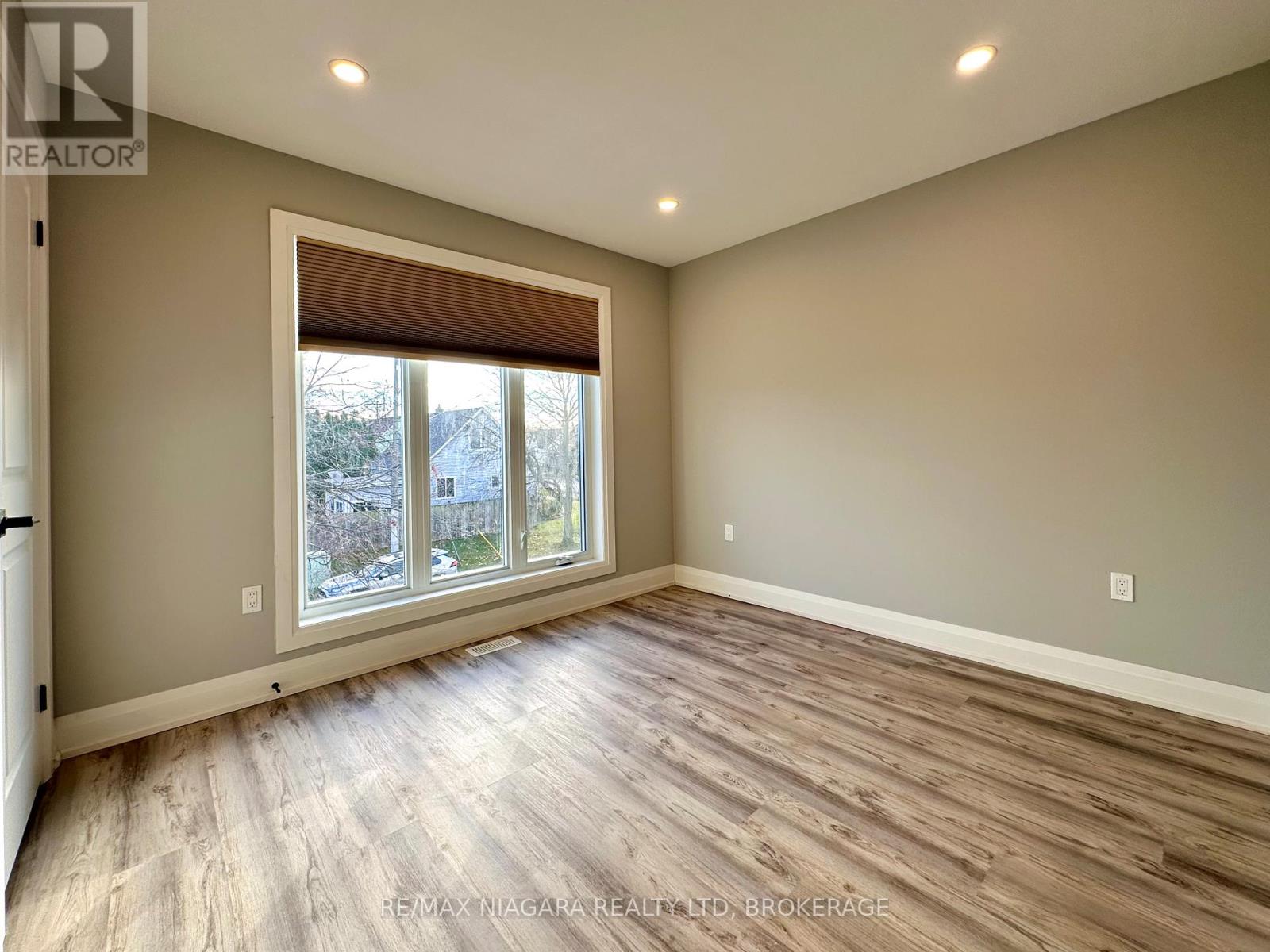 Main - 39 Grove Avenue, St. Catharines, Ontario  L2P 1C5 - Photo 18 - X12569810