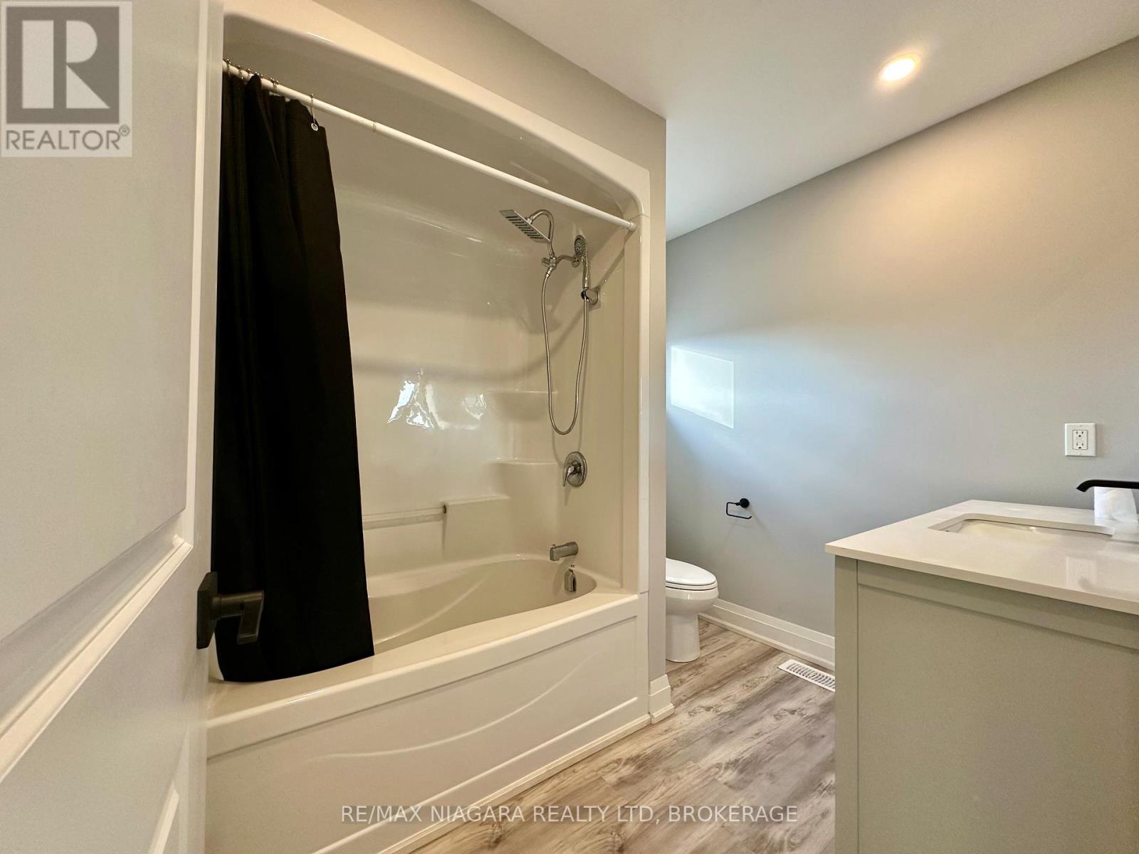 Main - 39 Grove Avenue, St. Catharines, Ontario  L2P 1C5 - Photo 19 - X12569810