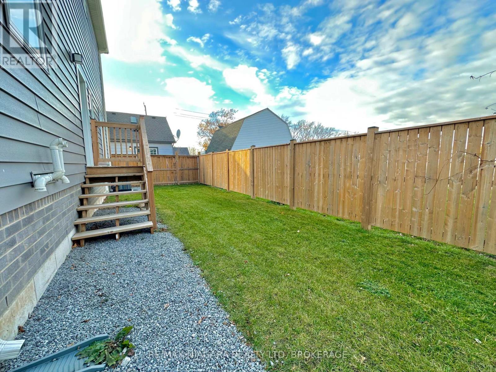 Main - 39 Grove Avenue, St. Catharines, Ontario  L2P 1C5 - Photo 21 - X12569810