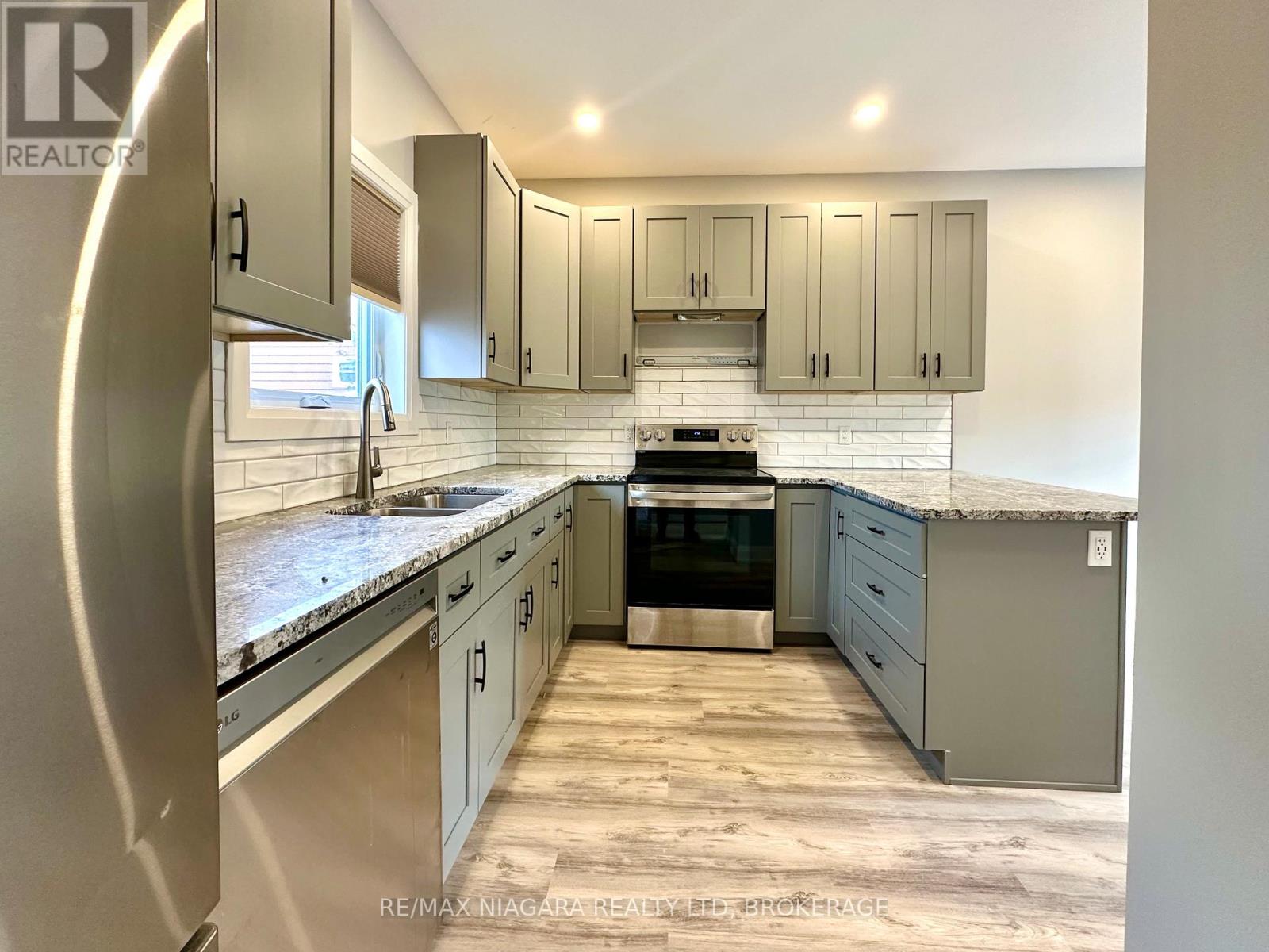 Main - 39 Grove Avenue, St. Catharines, Ontario  L2P 1C5 - Photo 6 - X12569810