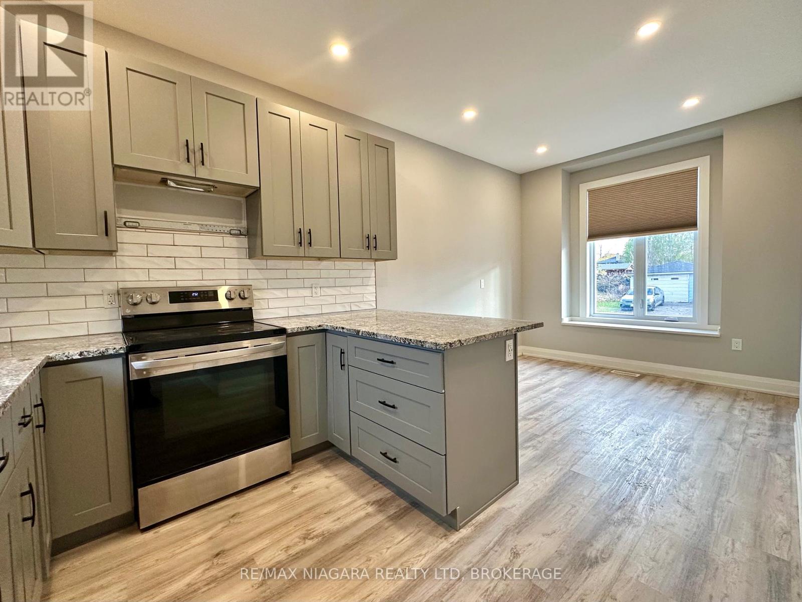 Main - 39 Grove Avenue, St. Catharines, Ontario  L2P 1C5 - Photo 8 - X12569810