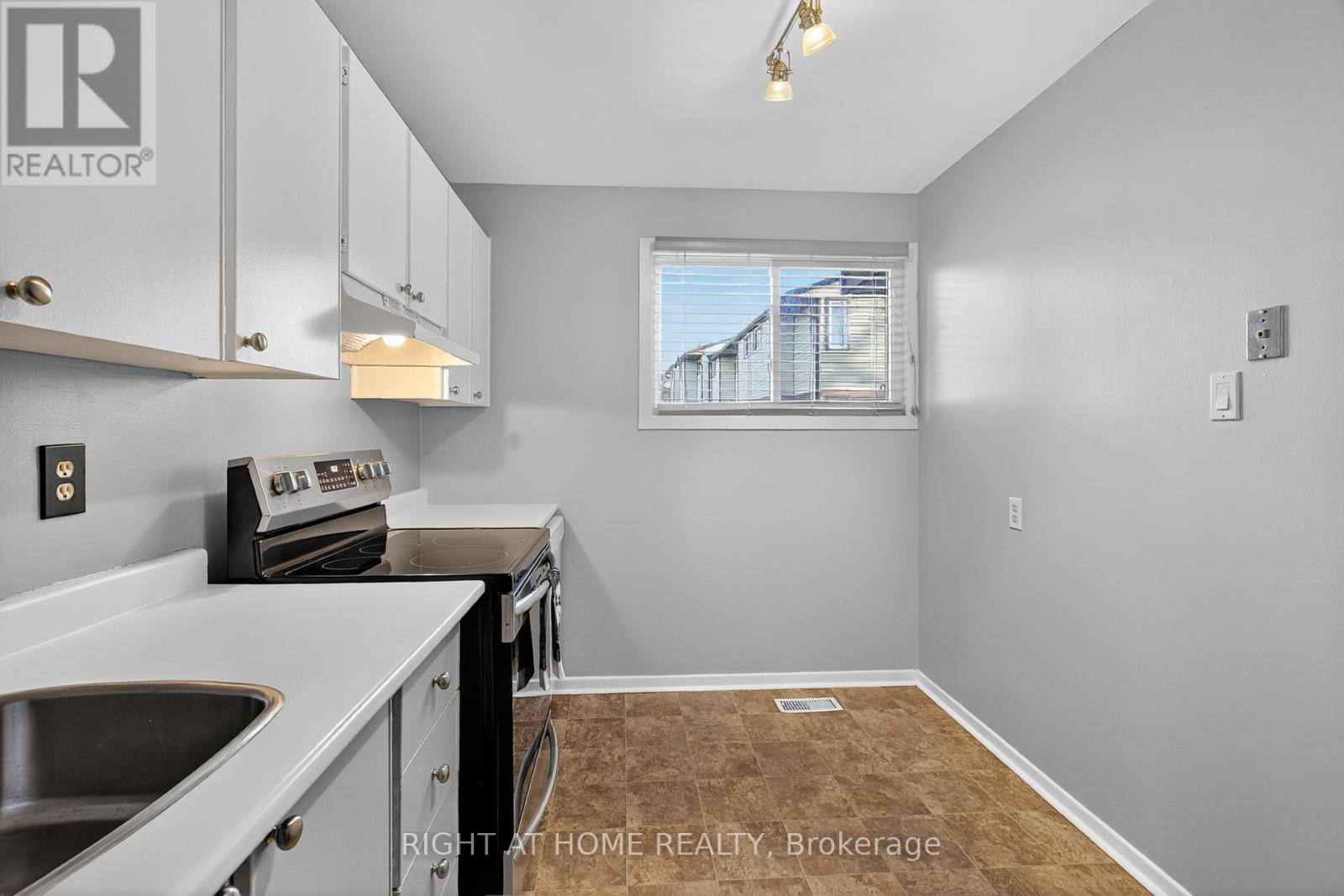 3110 Quail Drive, Ottawa, Ontario  K1T 1V1 - Photo 6 - X12304040