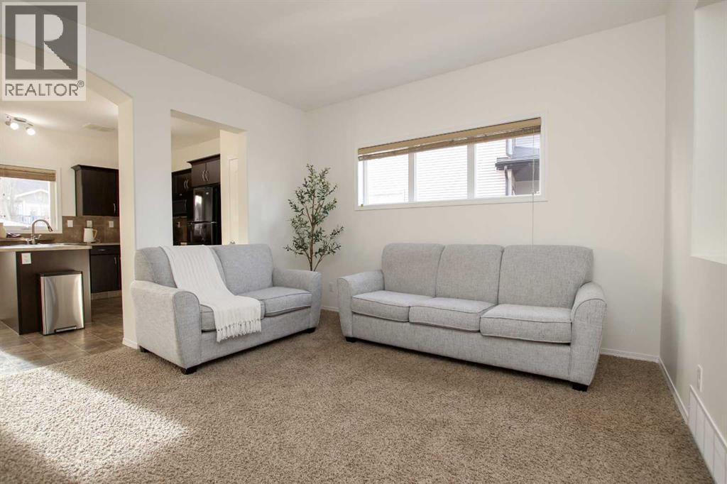 37 Piper Close, Blackfalds, Alberta  T4M 0G5 - Photo 9 - A2270247