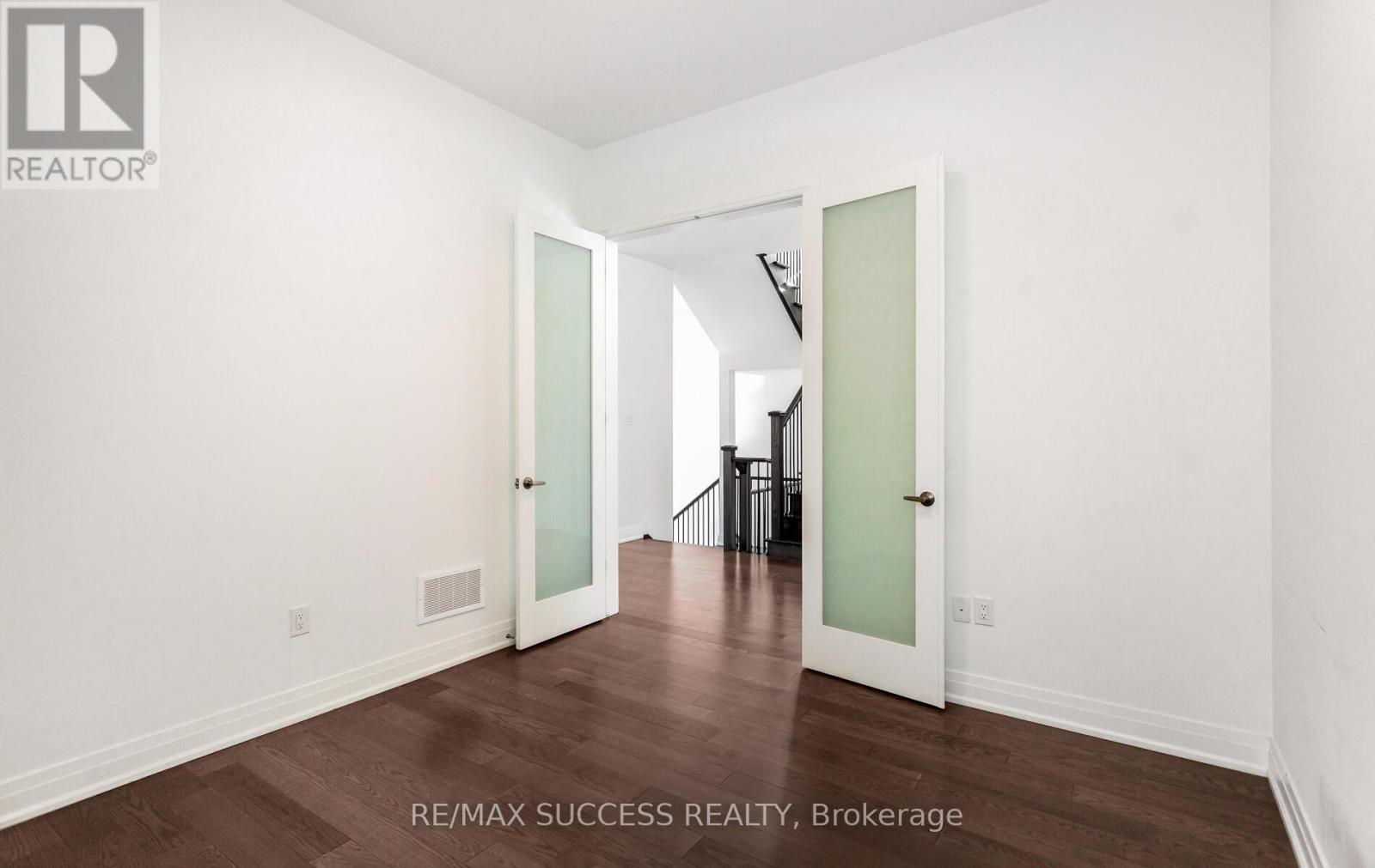 3130 Travertine Drive N, Oakville, Ontario  L6M 4L8 - Photo 10 - W12494628