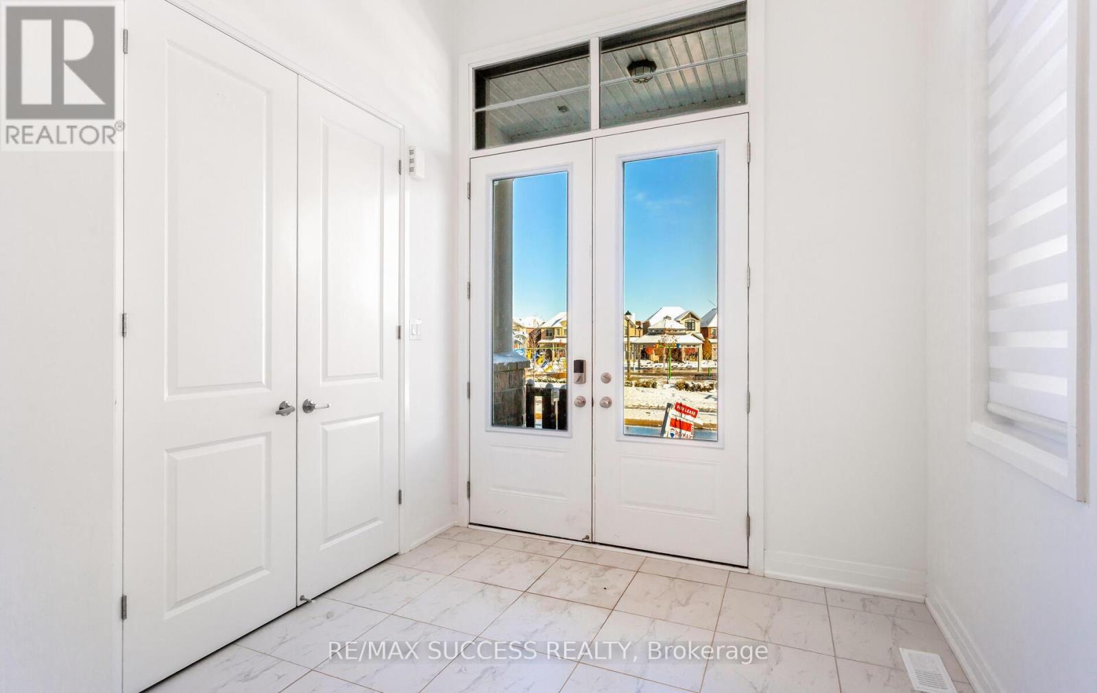 3130 Travertine Drive N, Oakville, Ontario  L6M 4L8 - Photo 4 - W12494628