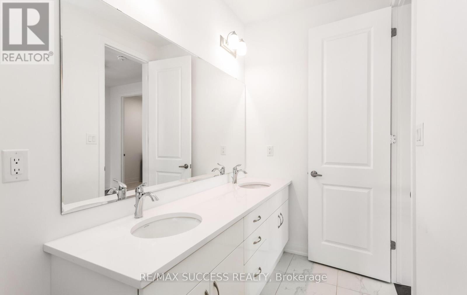 3130 Travertine Drive N, Oakville, Ontario  L6M 4L8 - Photo 33 - W12494628