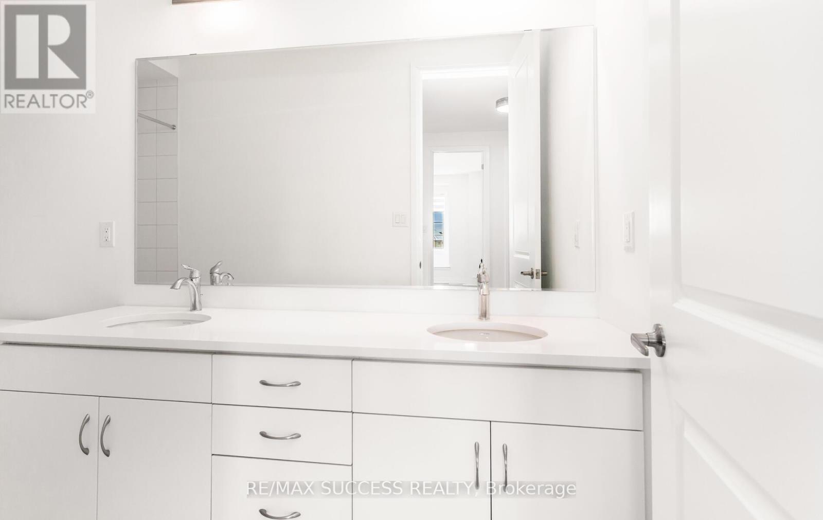 3130 Travertine Drive N, Oakville, Ontario  L6M 4L8 - Photo 31 - W12494628