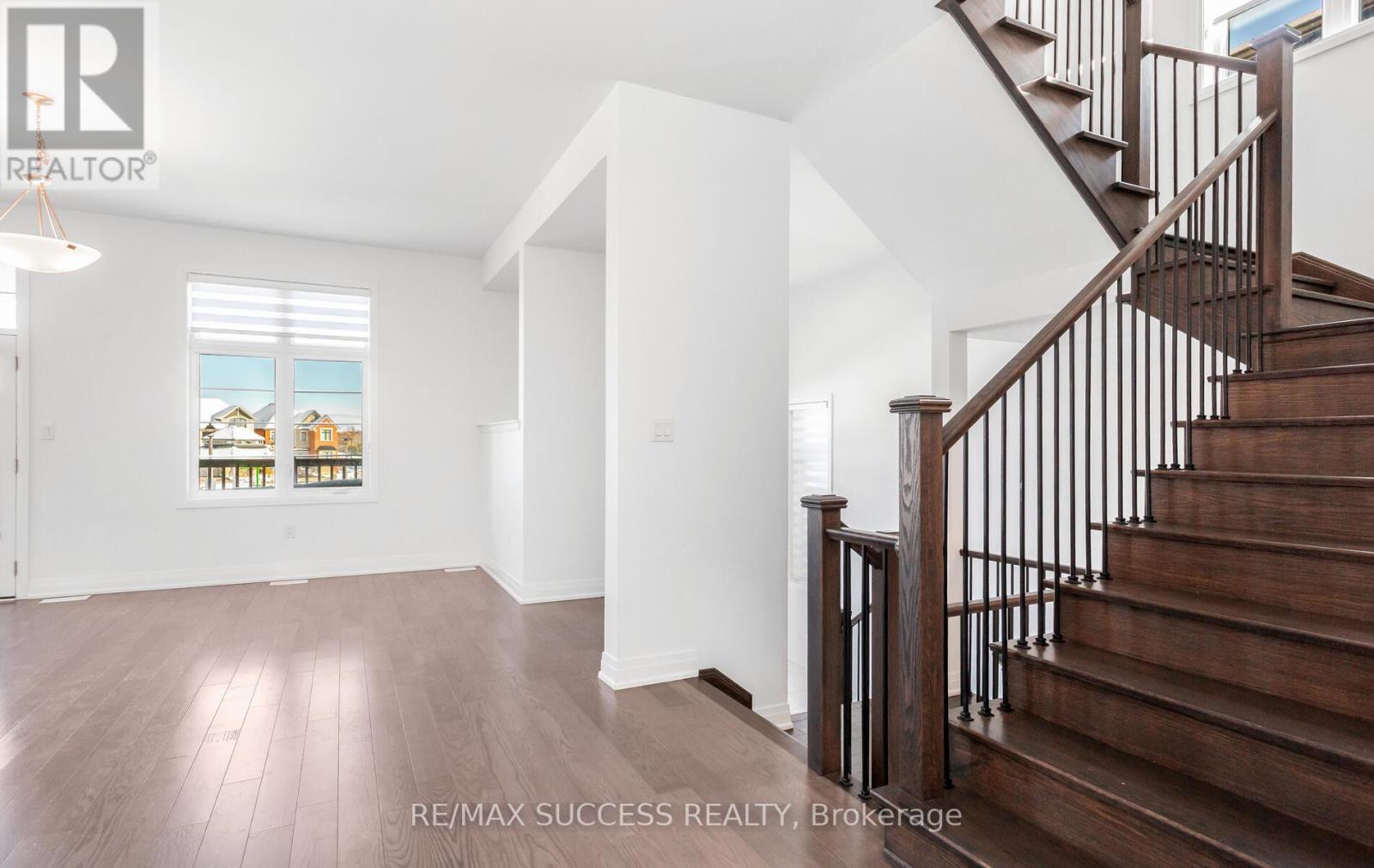 3130 Travertine Drive N, Oakville, Ontario  L6M 4L8 - Photo 6 - W12494628