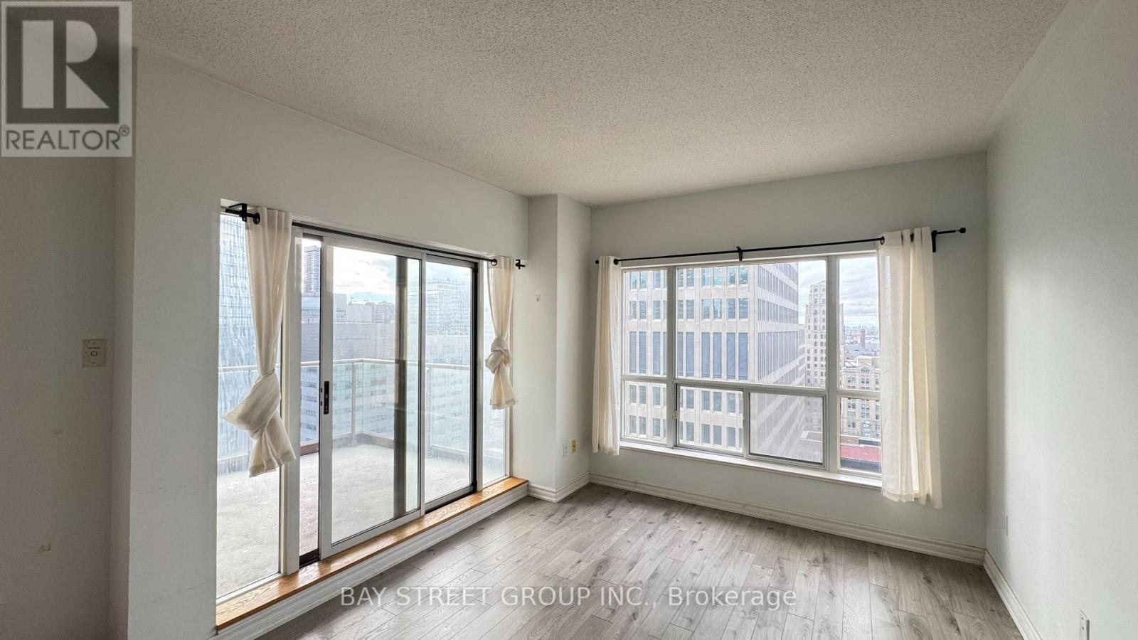 1805 - 909 Bay Street, Toronto, Ontario  M5S 3G2 - Photo 5 - C12543898