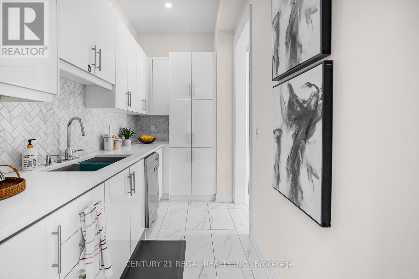 15 Ballanview Court, Whitchurch-Stouffville, Ontario  L4A 4W9 - Photo 21 - N12569820