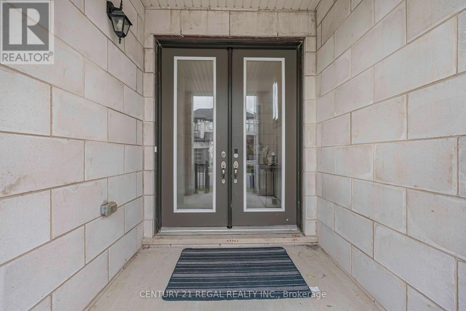 15 Ballanview Court, Whitchurch-Stouffville, Ontario  L4A 4W9 - Photo 5 - N12569820