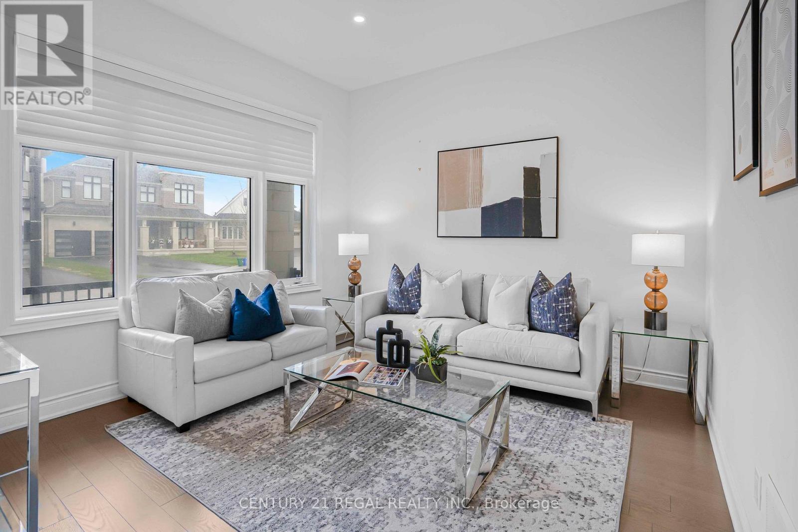 15 Ballanview Court, Whitchurch-Stouffville, Ontario  L4A 4W9 - Photo 8 - N12569820